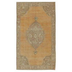Tapis turc vintage Oushak avec médaillon à fleurs en orange délavé et marron clair