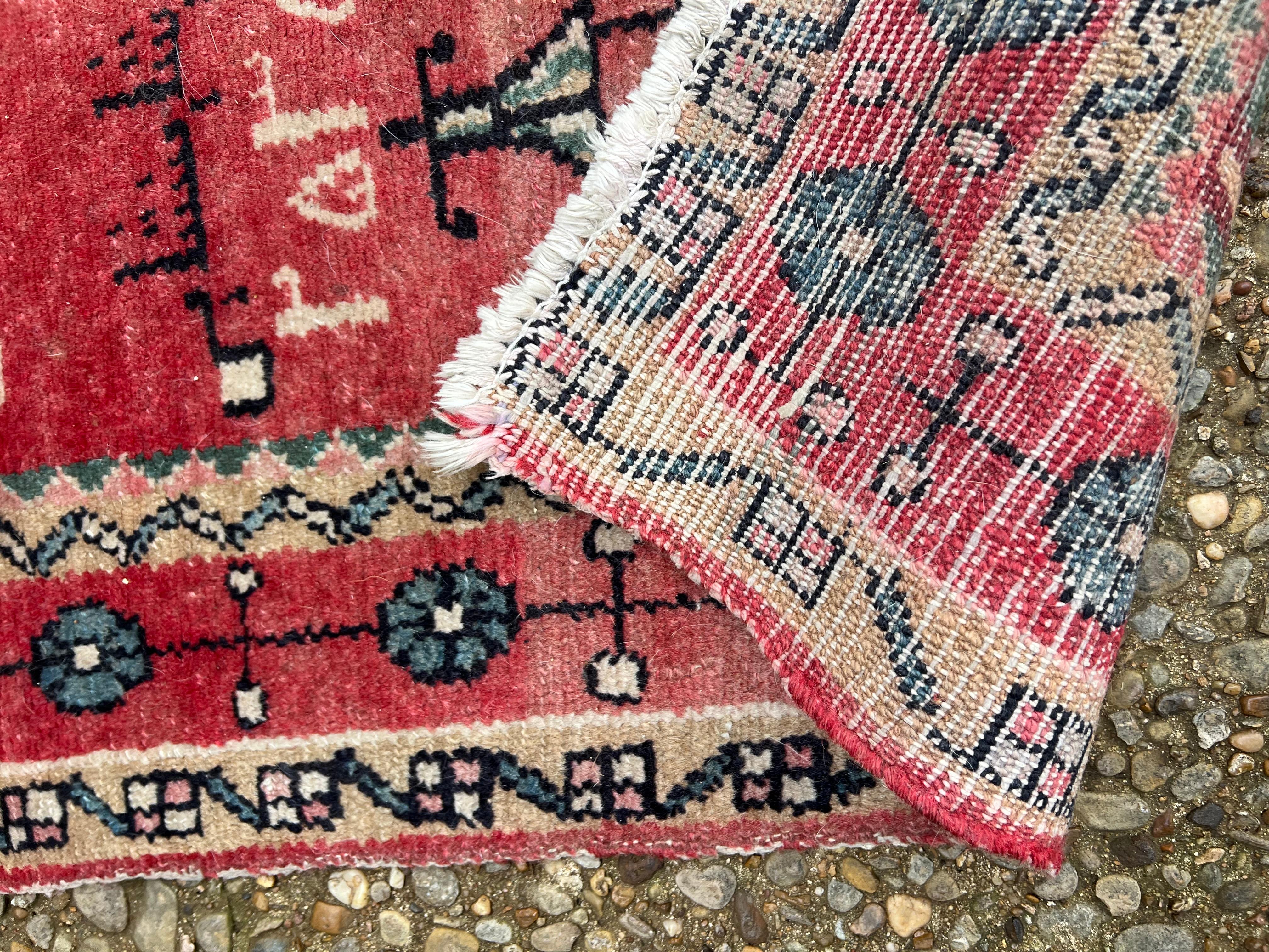 Mid-20th Century Vintage Turkish Oushak Rug With Framed Rosette Border For Sale