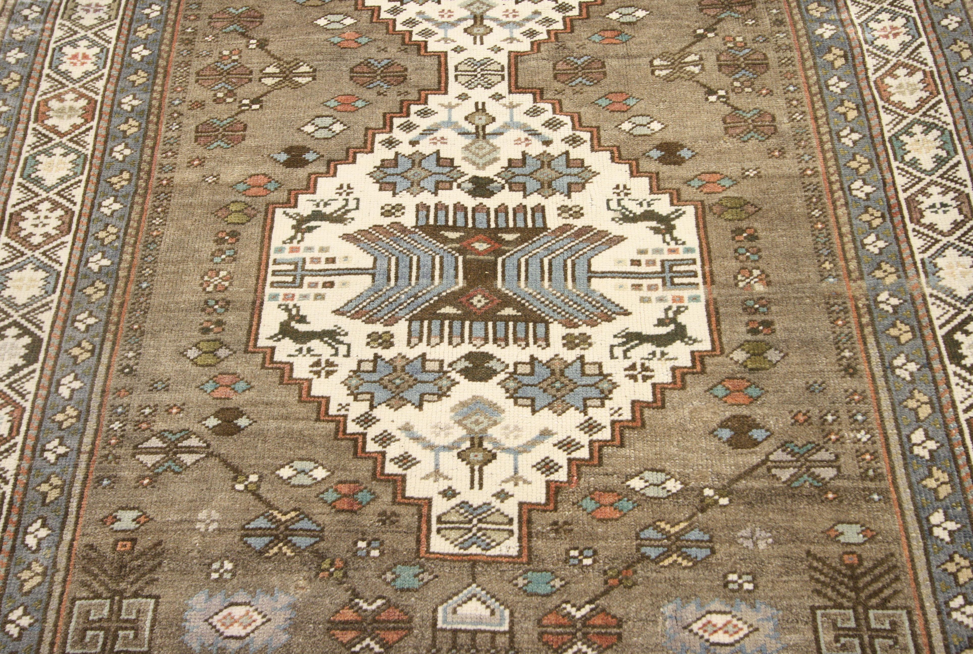 Vintage Turkish Oushak Rug with French Country Tribal Style In Good Condition For Sale In Dallas, TX