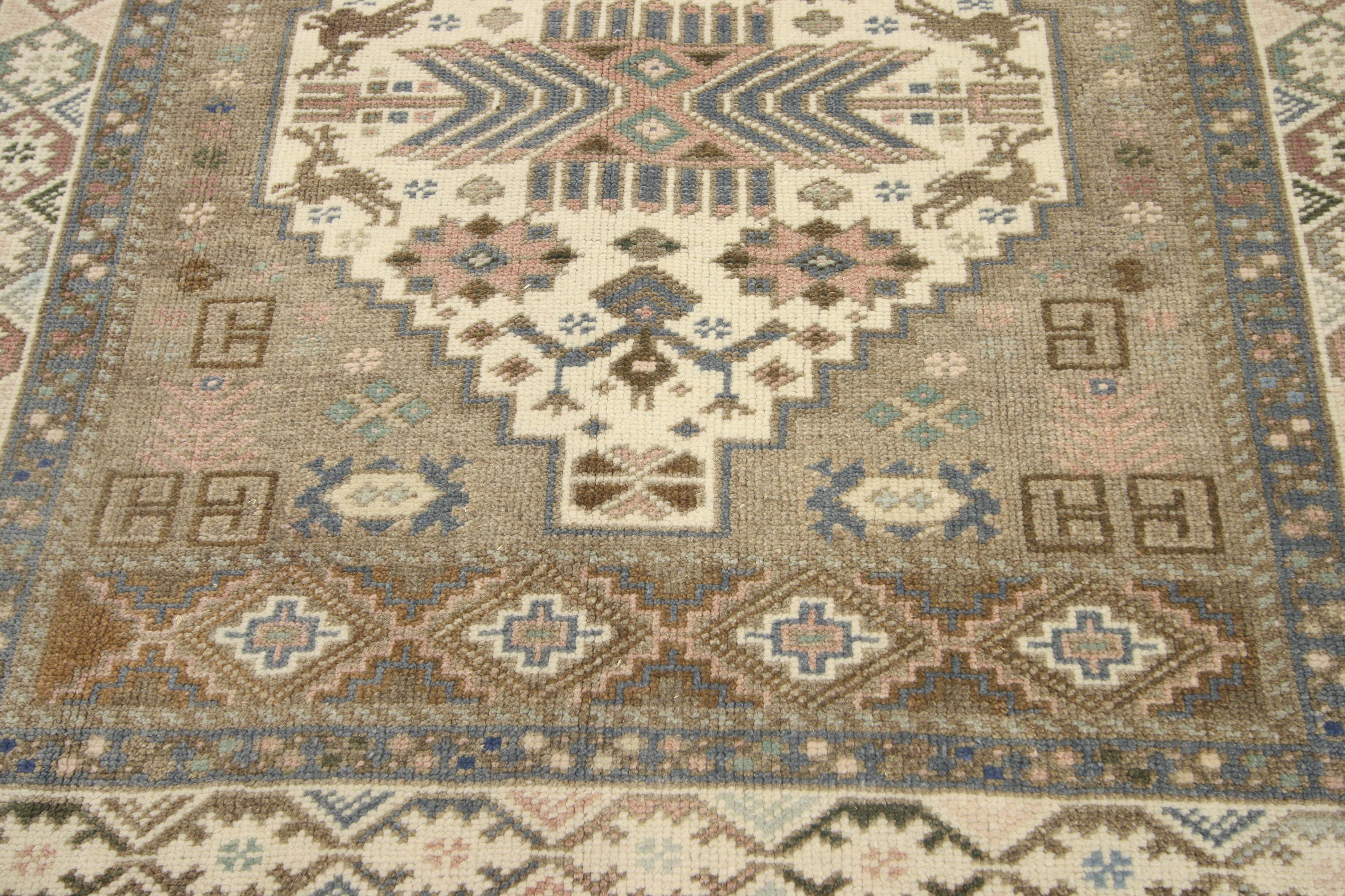 Türkischer Oushak-Teppich im französischen Stammesstil im Vintage-Stil (Handgeknüpft) im Angebot