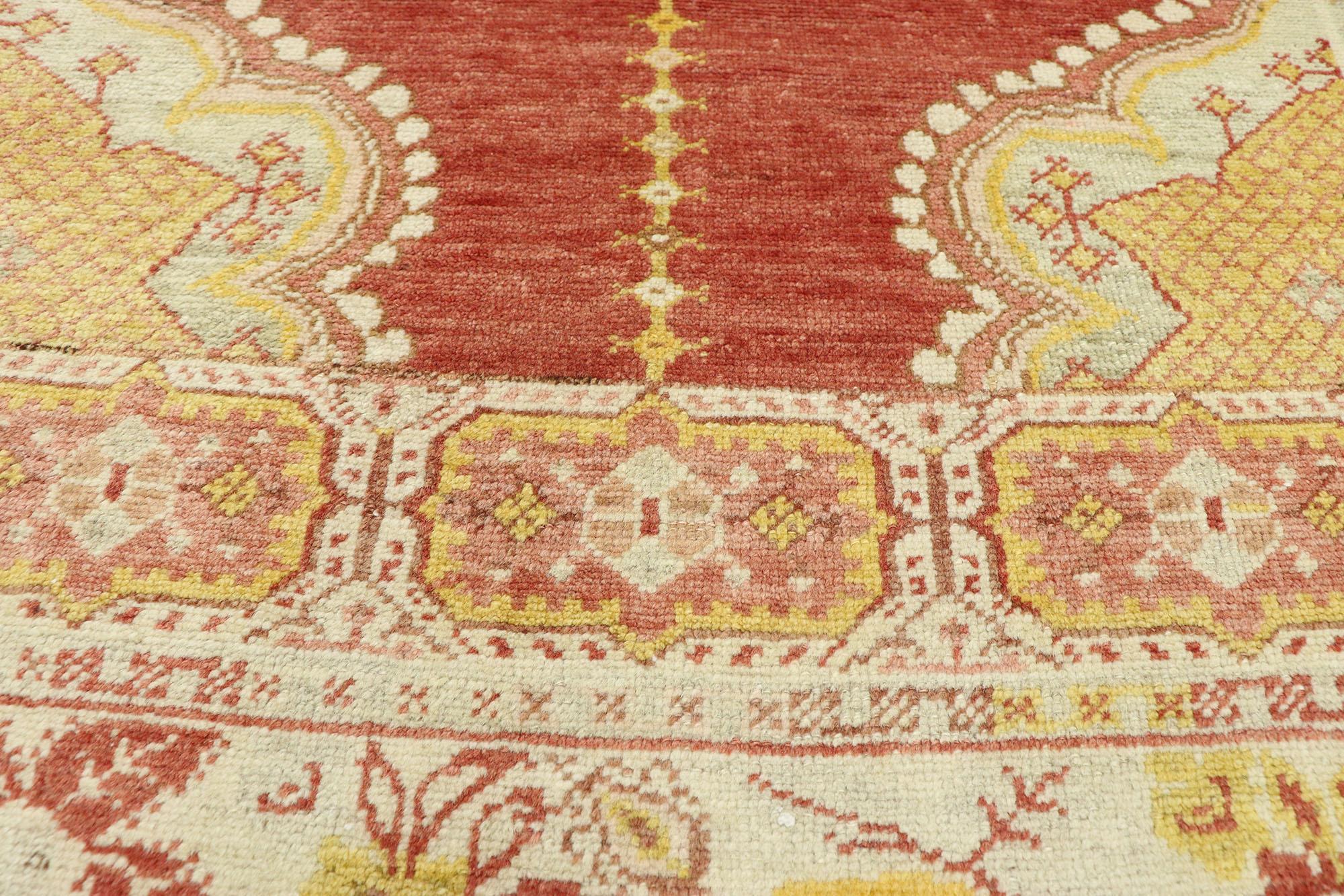 Noué à la main Vieux tapis turc Oushak de style français provincial et rococo en vente