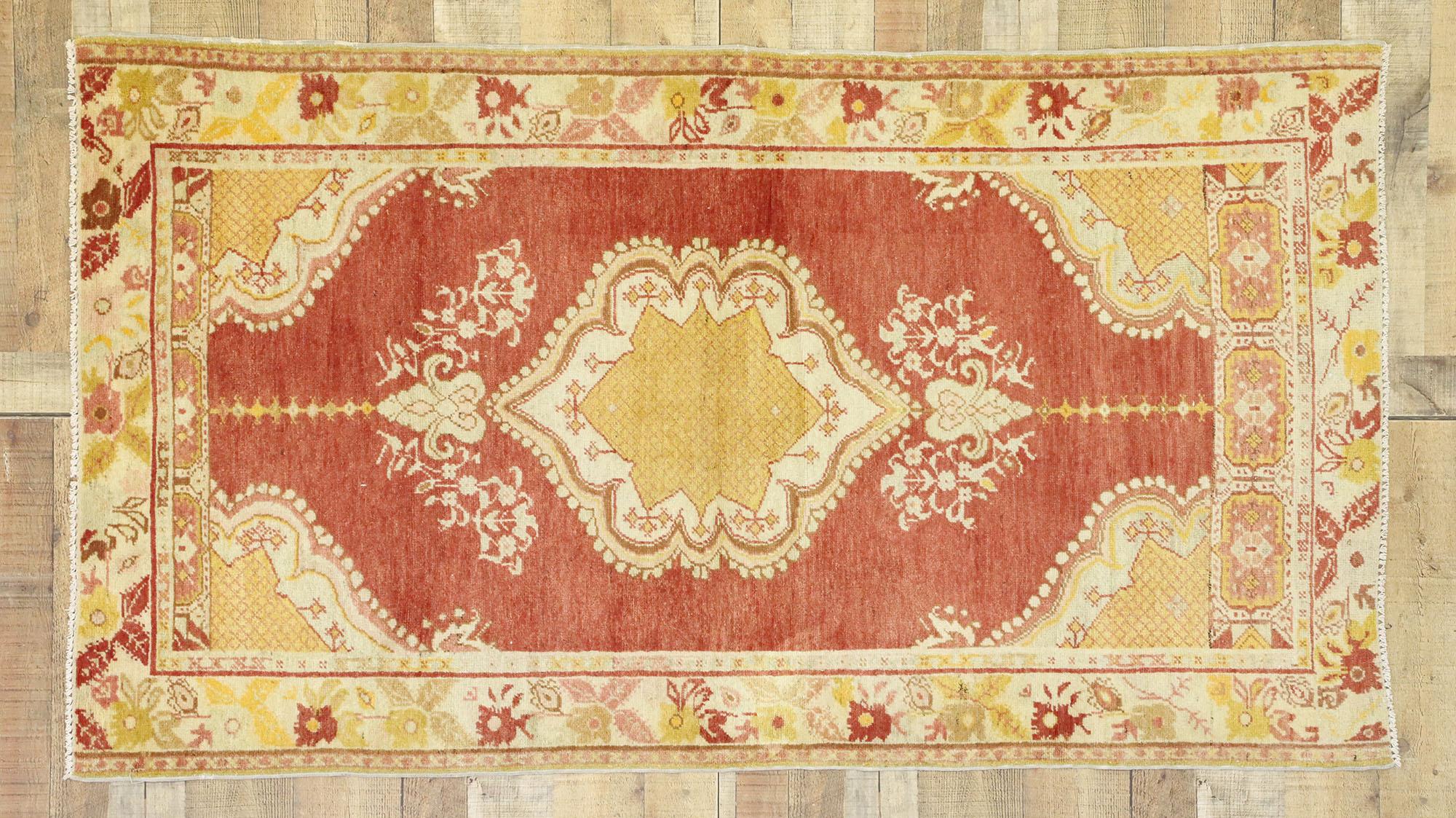 Vieux tapis turc Oushak de style français provincial et rococo en vente 1