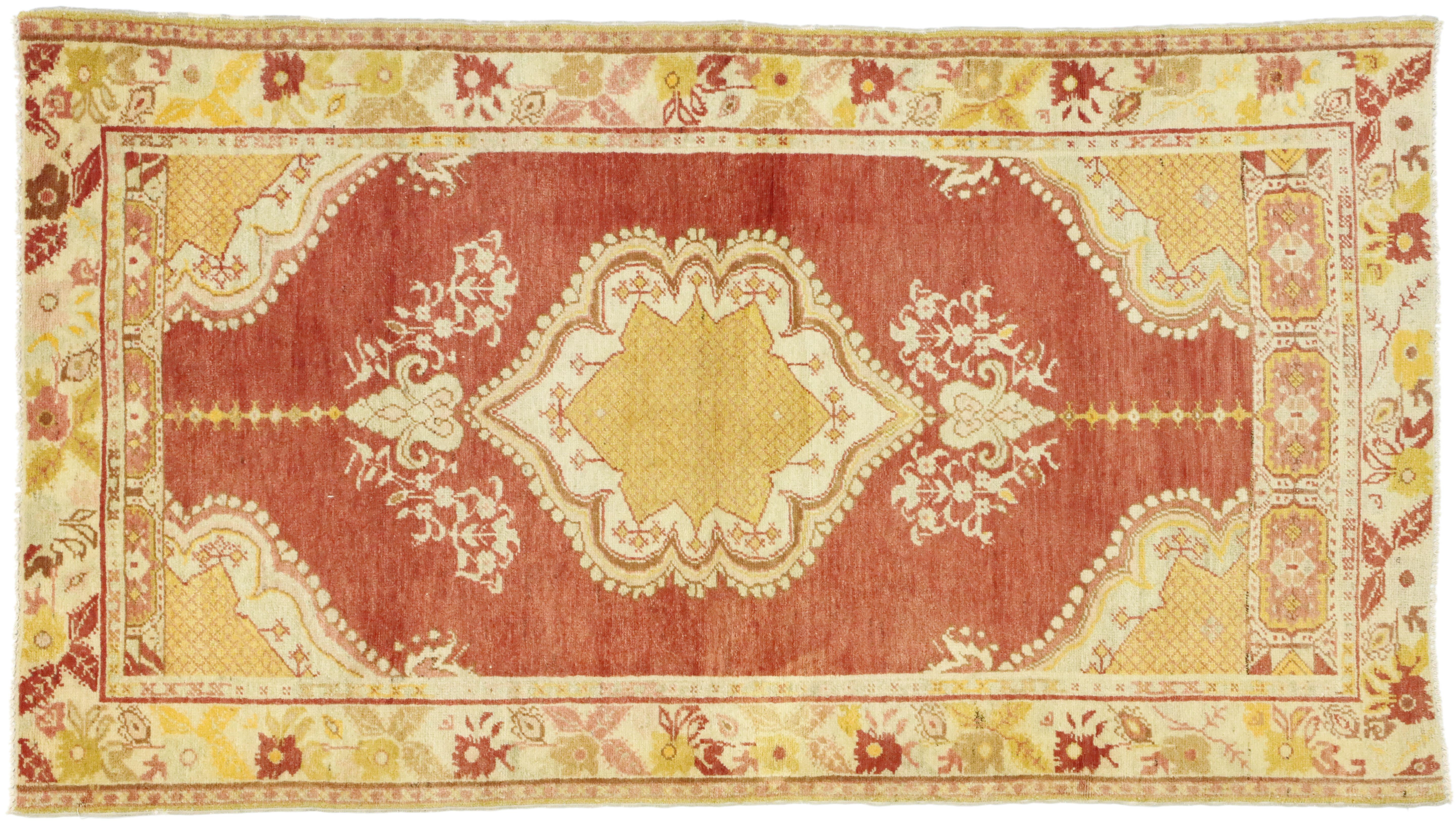 Vieux tapis turc Oushak de style français provincial et rococo en vente 2