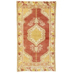 Vieux tapis turc Oushak de style français provincial et rococo