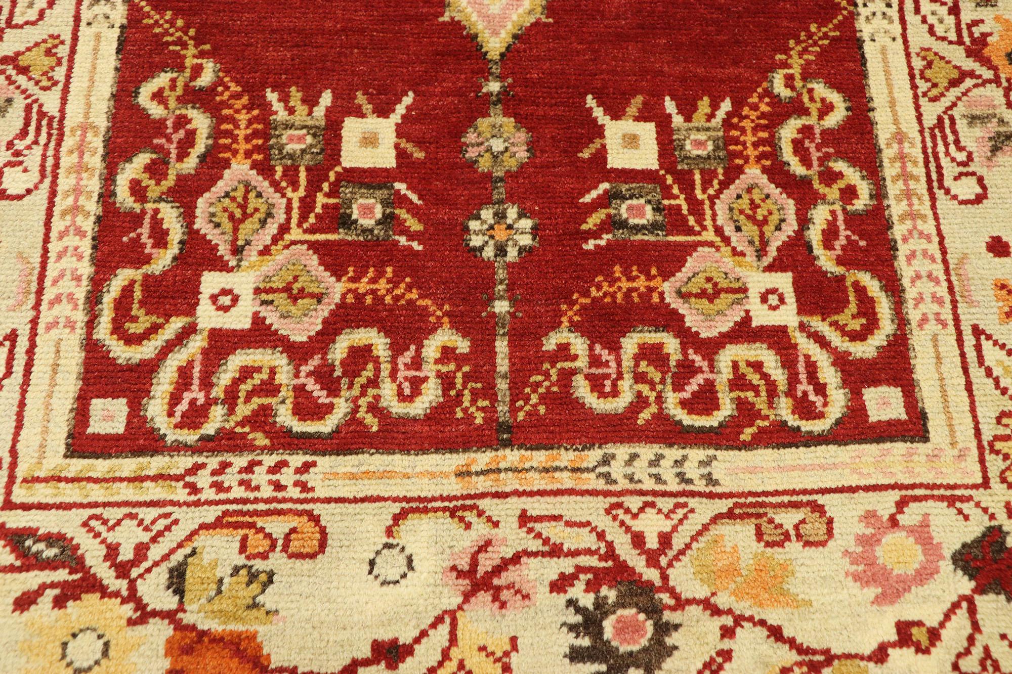Vintage Turkish Oushak Rug with French Rococo Style, Entry or Foyer Rug In Good Condition For Sale In Dallas, TX