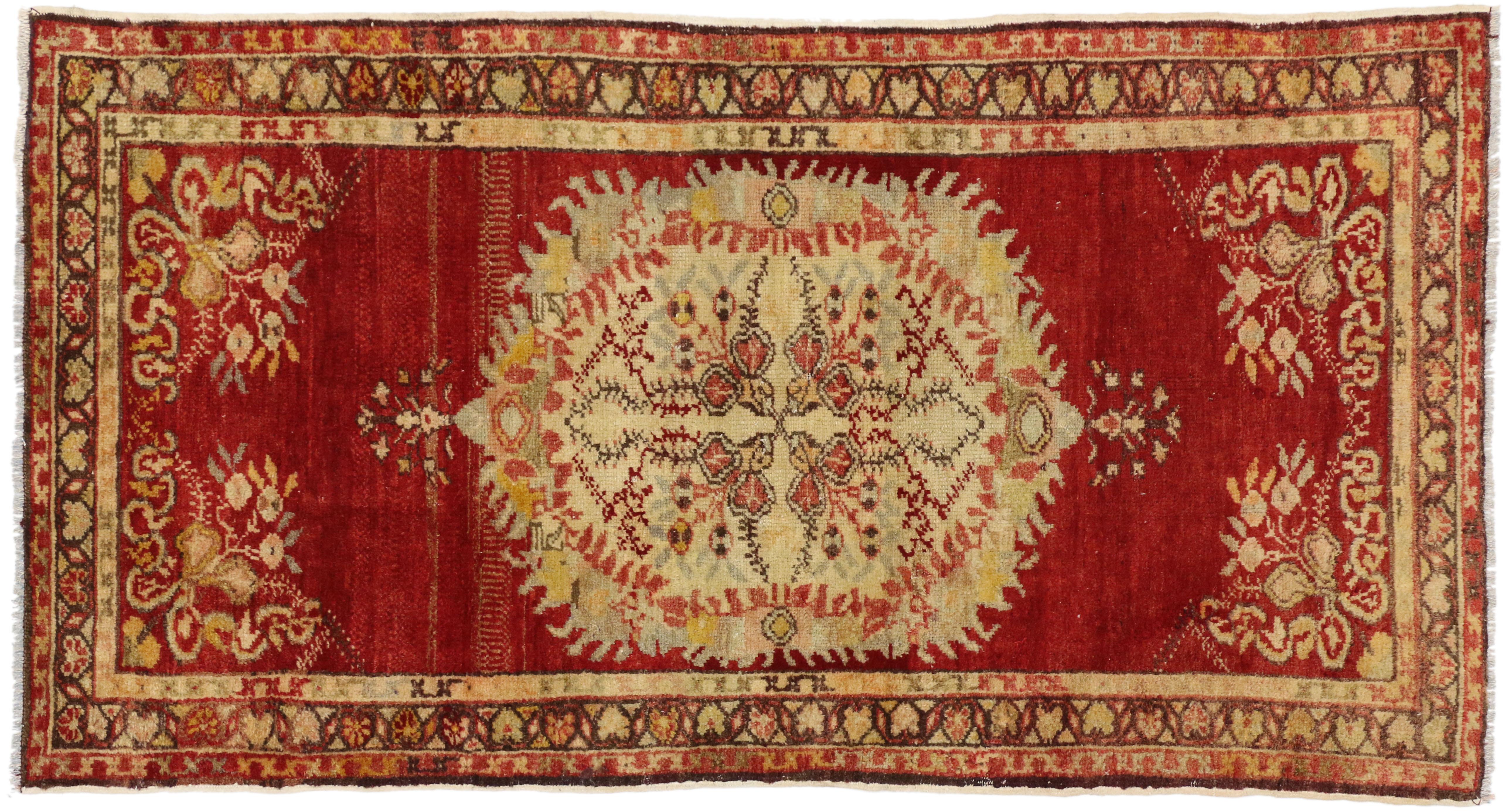 Vintage Turkish Oushak Rug with French Rococo Style, Kitchen, Foyer or Entry Rug In Good Condition For Sale In Dallas, TX