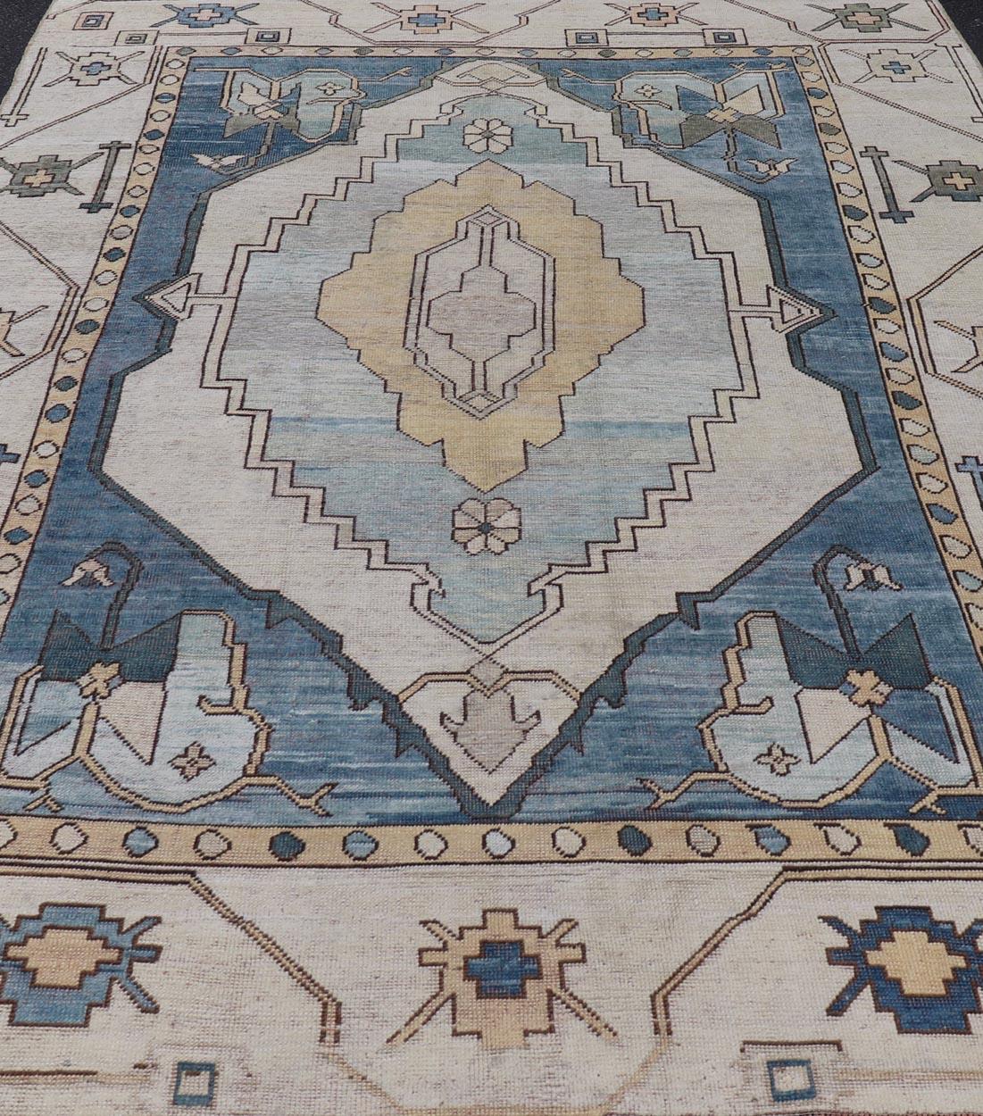 Vintage Turkish Oushak Rug with Geometric Medallion & Tribal Design. Keivan Woven Arts / rug EN-179978, country of origin / type: Turkey / Oushak, circa 1950
Measures: 8'0 x 11'0 
This vintage Oushak carpet from mid-20th century Turkey features a