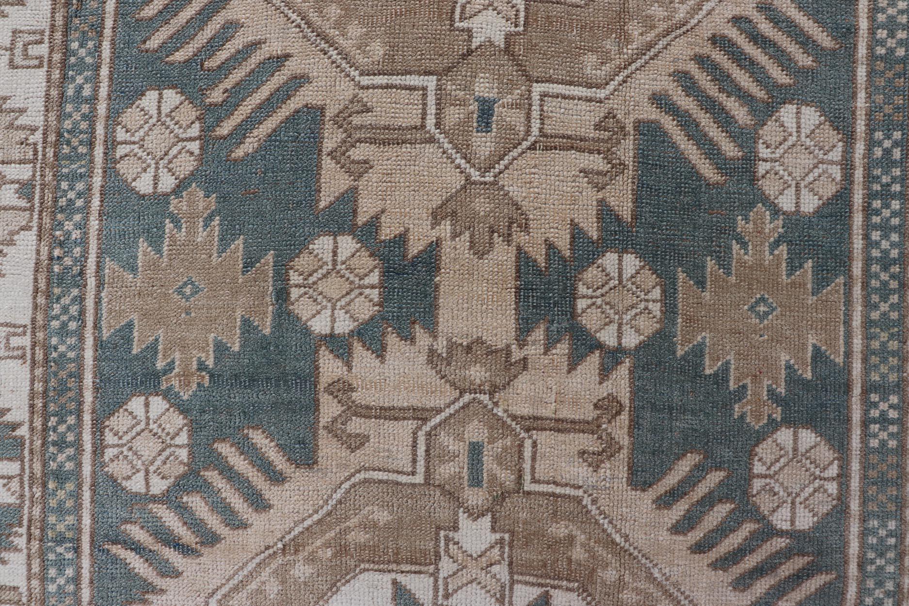 Tappeto Oushak turco vintage con medaglioni geometrici 3'10
