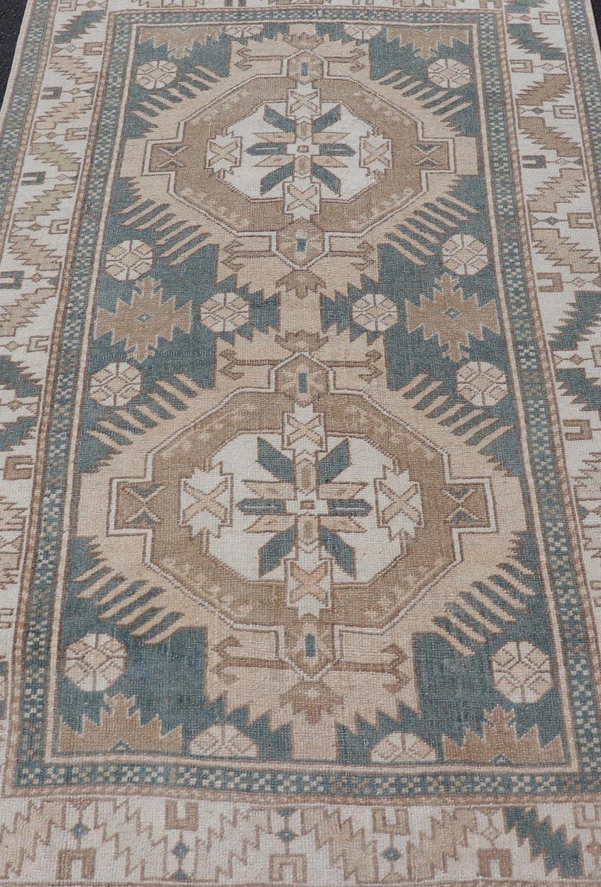 Tappeto Oushak turco vintage con medaglioni geometrici 3'10