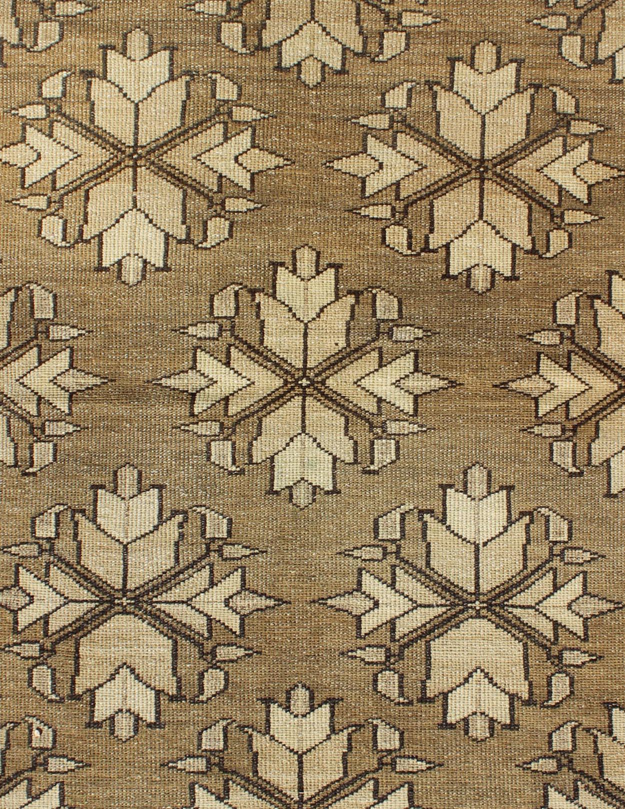 Vintage Turkish Oushak Rug with Geometric Motifs in Warm Beige Green 3'2 x 4'4 In Excellent Condition For Sale In Atlanta, GA
