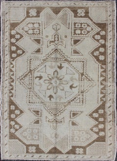 Tapis turc Oushak aux motifs géométriques complexes, 3'11 x 5'7