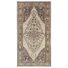 Vintage Türkisch Oushak Teppich mit Elfenbein Feld und Deep Lavendel und Sage4'9 x 9'10