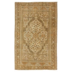 Tapis turc Oushak vintage avec motif de médaillon à fleurs ivoire, brun clair et brun clair