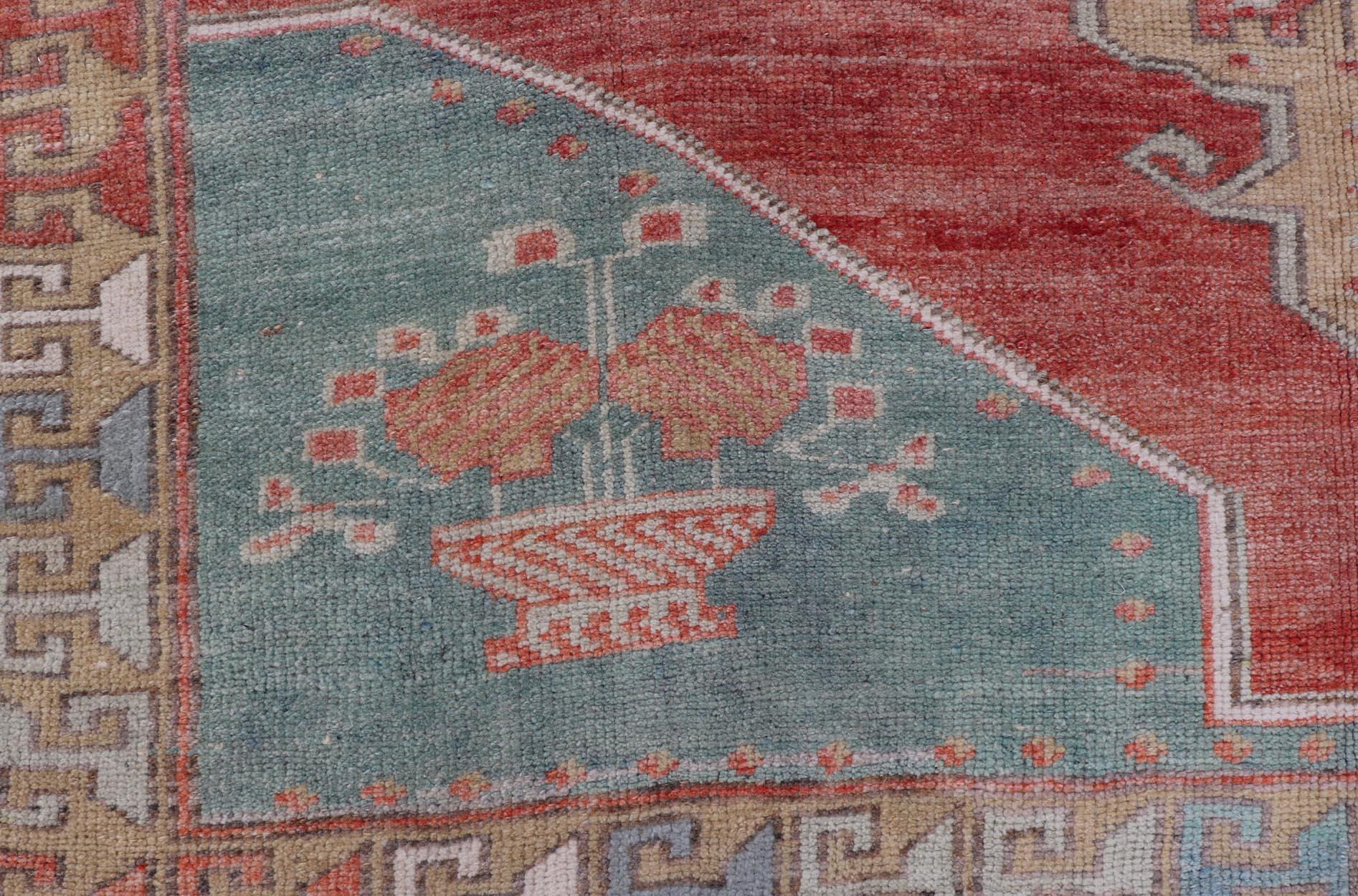 Vintage Turkish Oushak Rug with Large Medallion Design in Soft Red, Blue, Yellow In Excellent Condition For Sale In Atlanta, GA