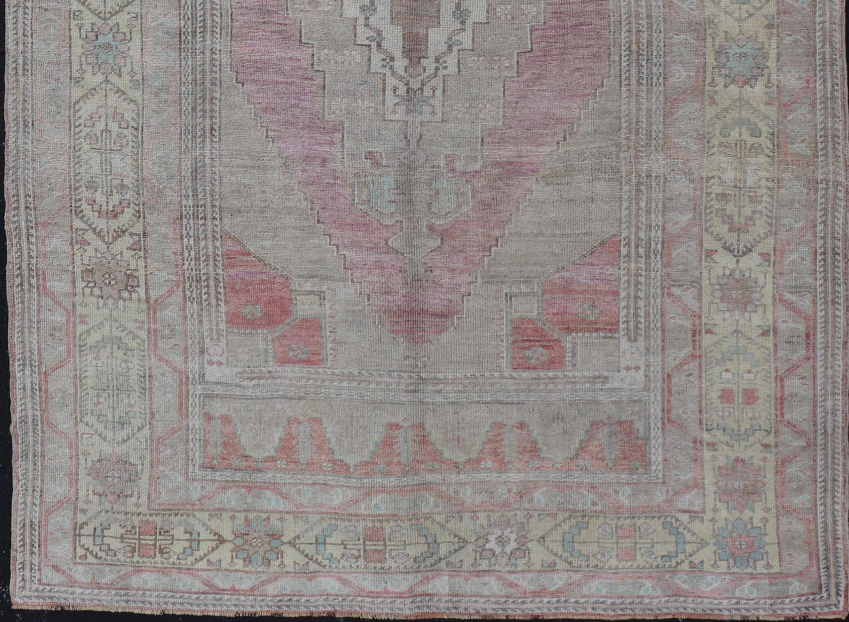 Vintage Turkish Oushak Rug with Layered Medallion Design For Sale 5