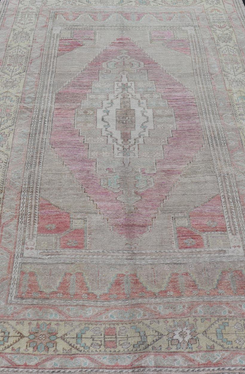 Vintage Turkish Oushak Rug with Layered Medallion Design For Sale 6