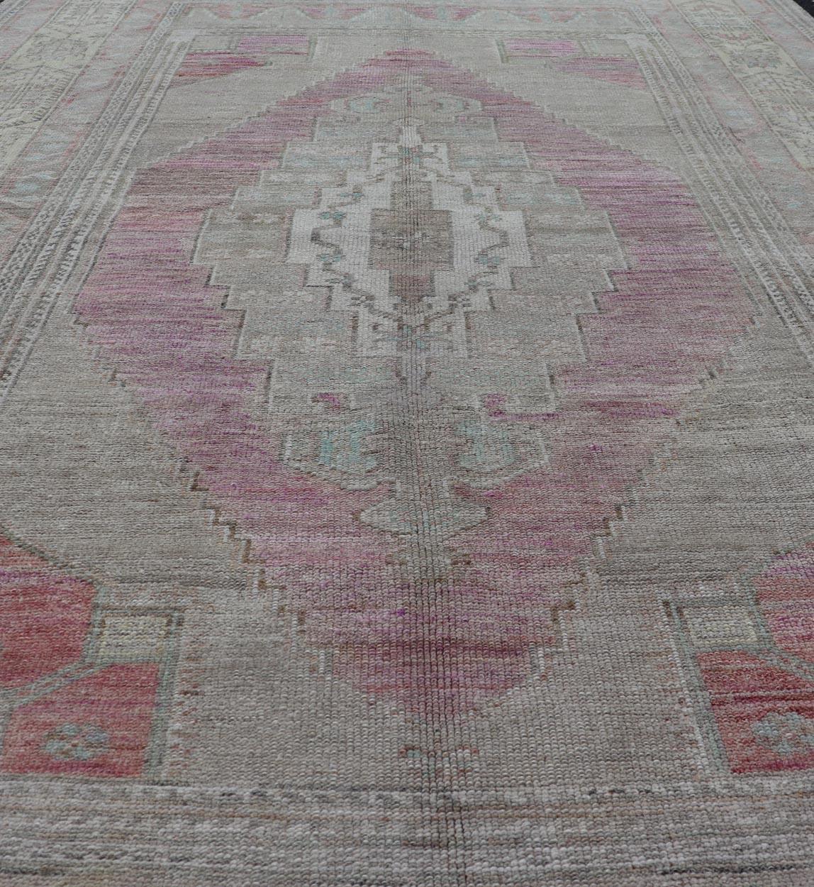 Vintage Turkish Oushak Rug with Layered Medallion Design For Sale 7