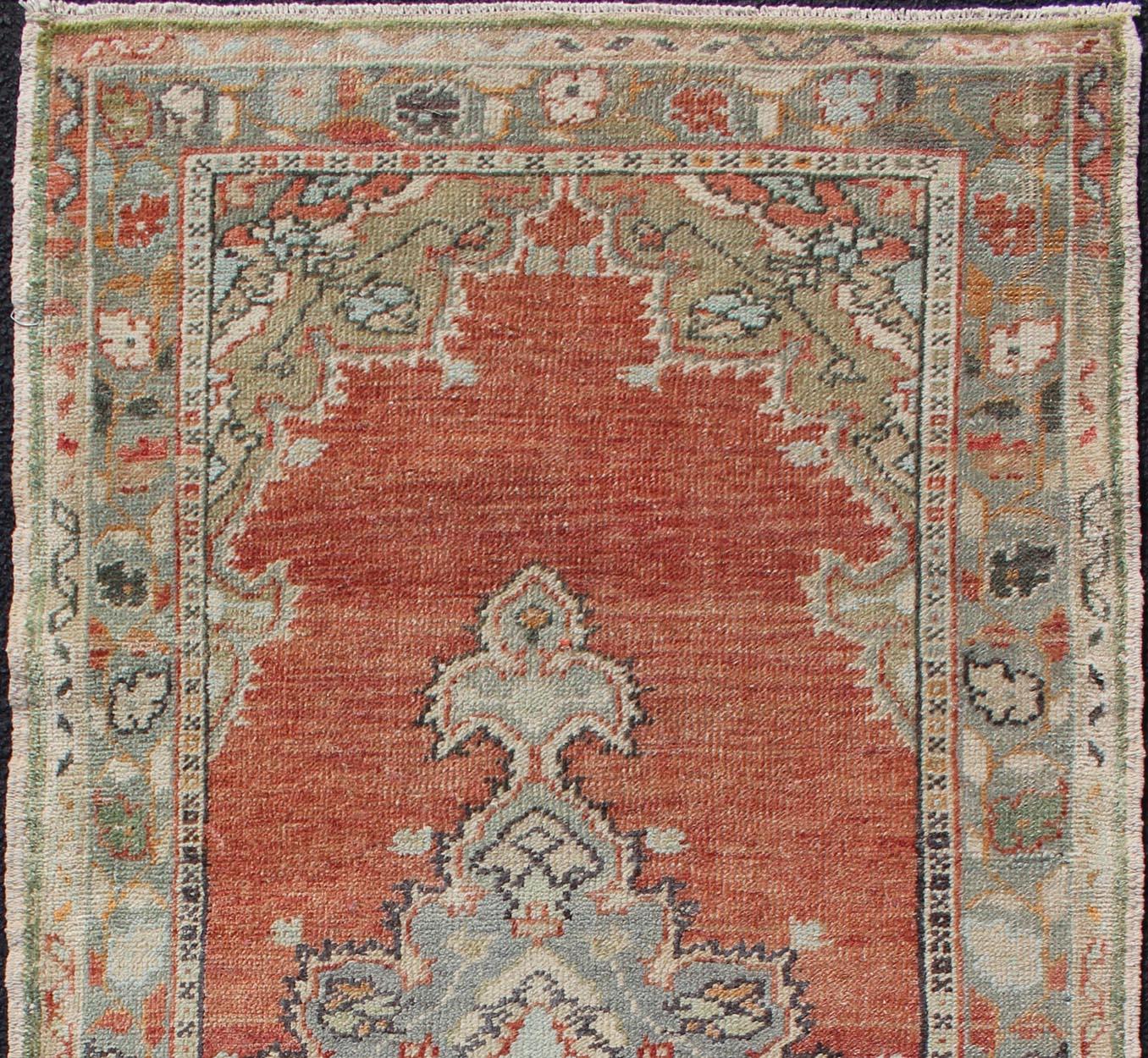  Faded Red and Taupe Vintage Turkish Oushak Rug With Layered Medallion Design 

Layered floral medallion design in muted Orange red and taupe/ green Oushak vintage rug from Turkey, colorful and muted Oushak, Keivan Woven Arts/ rug EN-176048, country