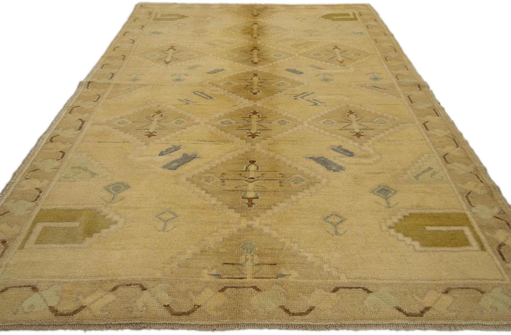 51342 Vintage Turkish Oushak rug with Modern Shaker Style 04'10 x 07'04. Effortless beauty and simplicity meet soft, bespoke vibes with a modern Shaker style in this hand knotted wool vintage Turkish Oushak rug. The antique washed ecru field