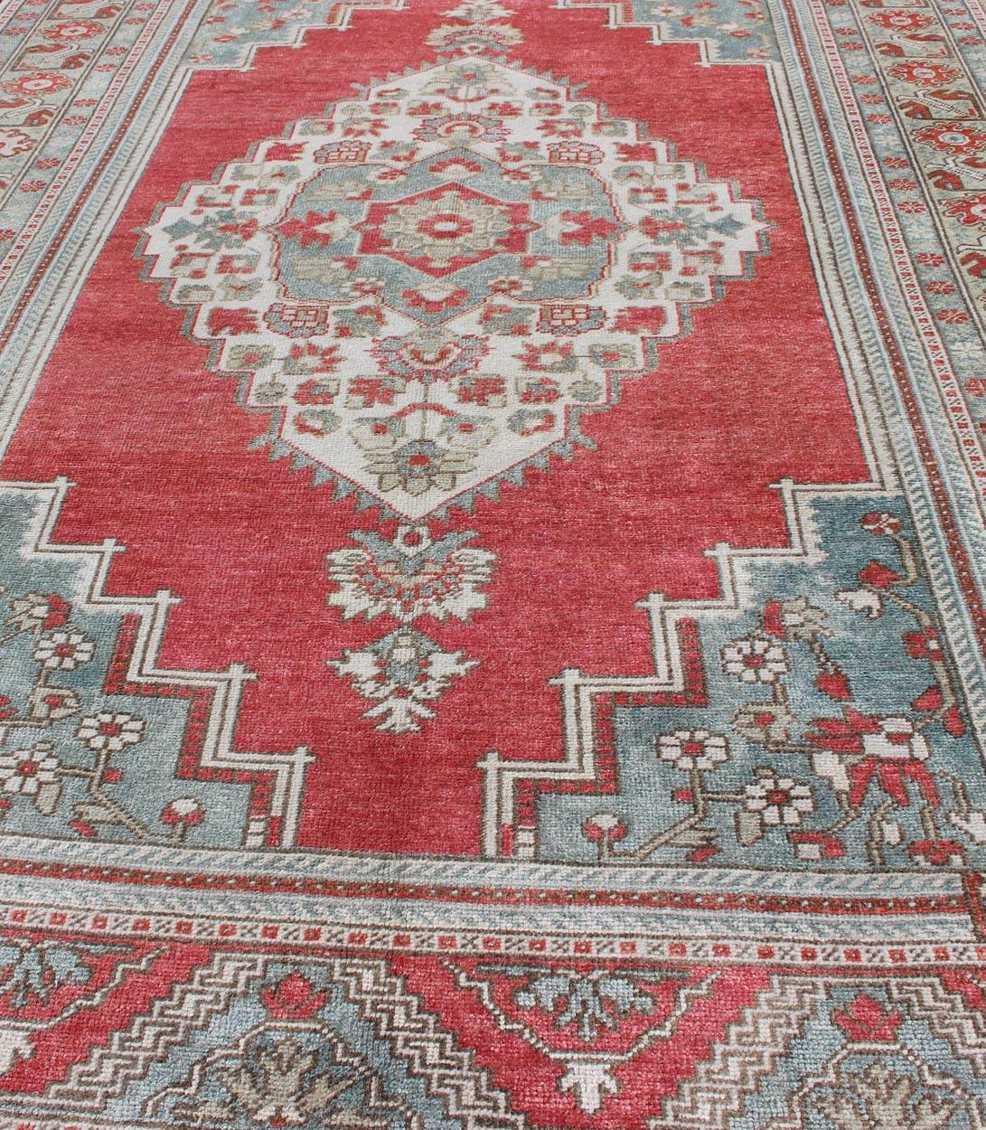 Vintage Turkish Oushak Rug with Medallion Design in Pink Red and Gray Blue In Good Condition For Sale In Atlanta, GA
