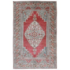 Türkischer Oushak-Teppich im Vintage-Stil mit Medaillon-Design in Rosa, Rot und Graublau