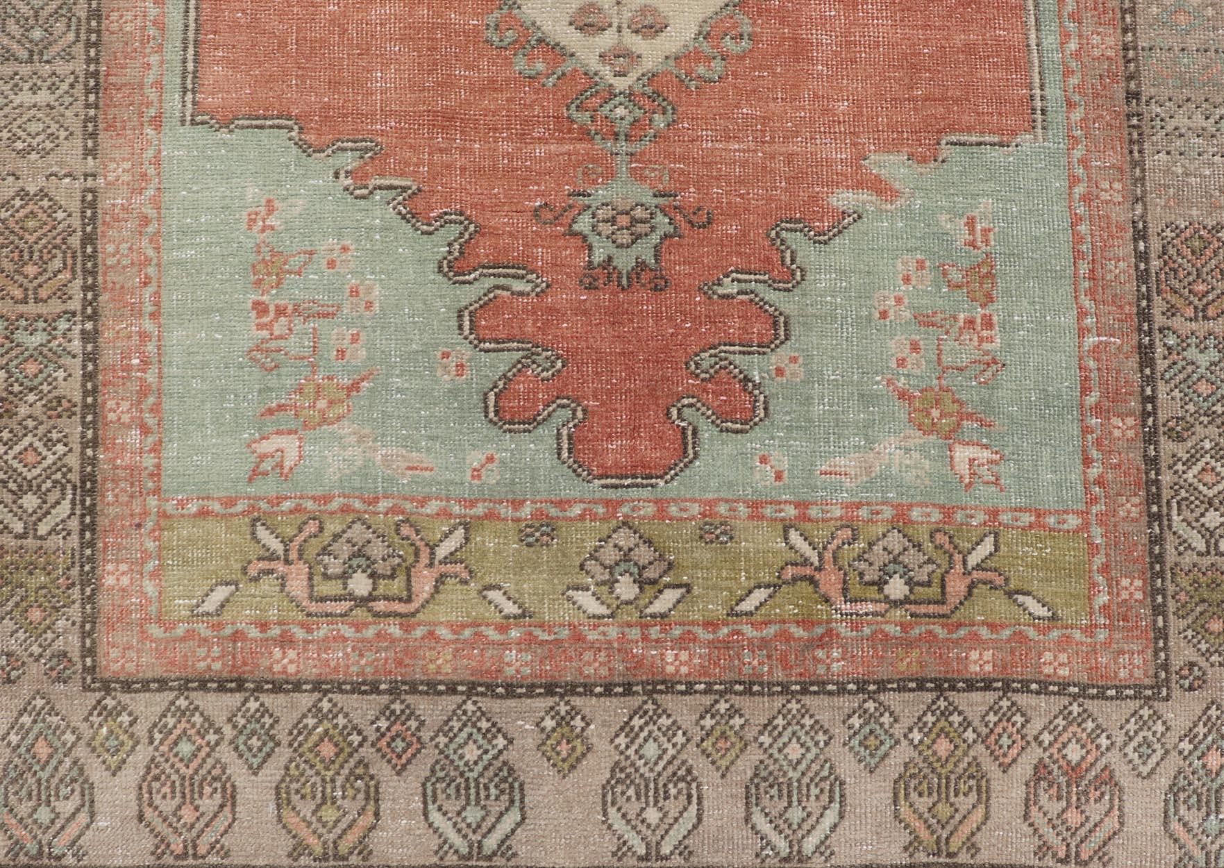 Vintage Turkish Oushak Rug With Medallion in Earthy Color Tones With Coral Color. Keivan Woven Arts / rug EN-14597, country of origin / type: Turkey / Oushak, circa 1940
Measures: 3'2 x 5'11 
This vintage Oushak carpet from Turkey has center