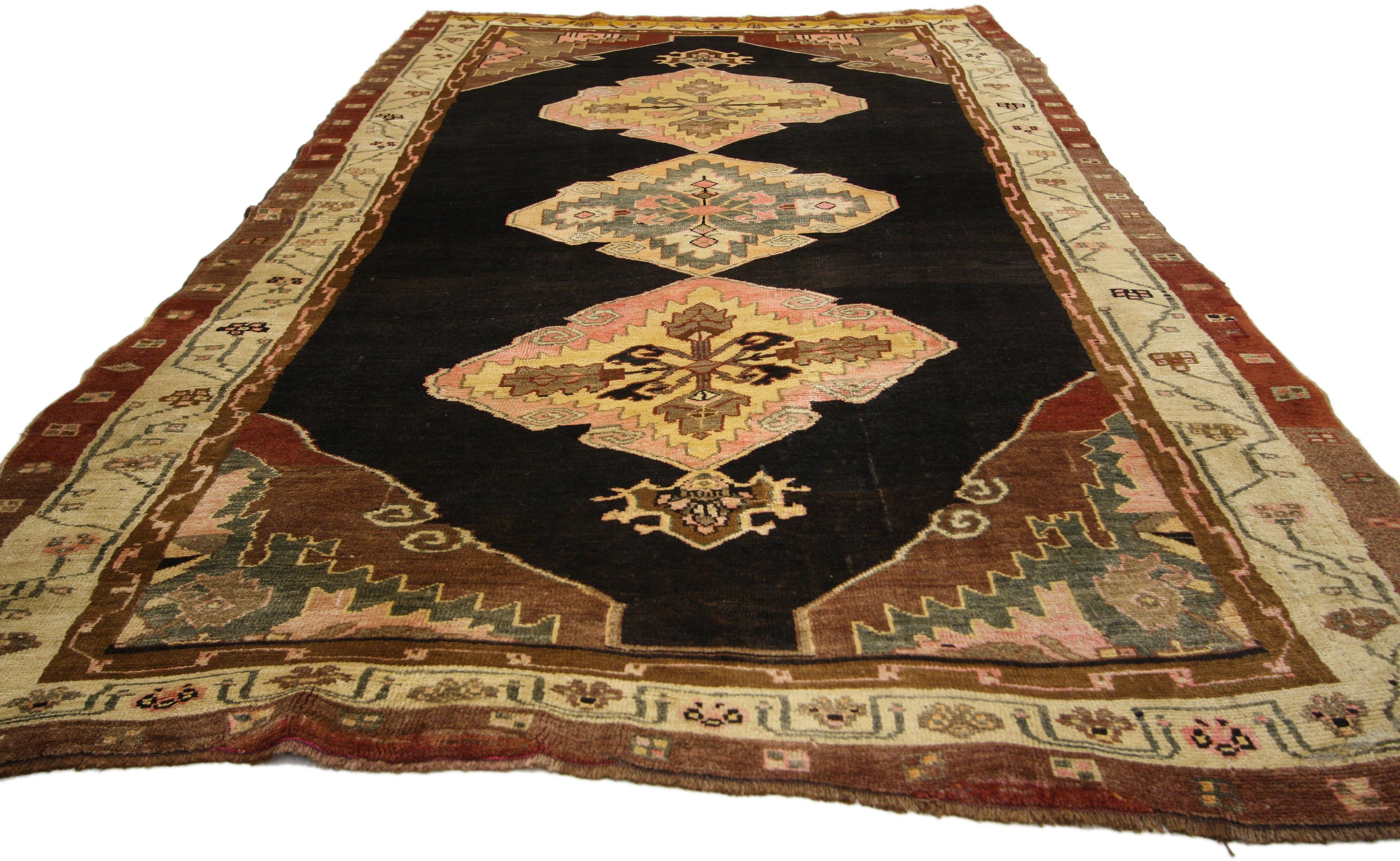 Alfombra turca de Oushak en tonos tierra de 1930 de estilo tradicional Turco en venta