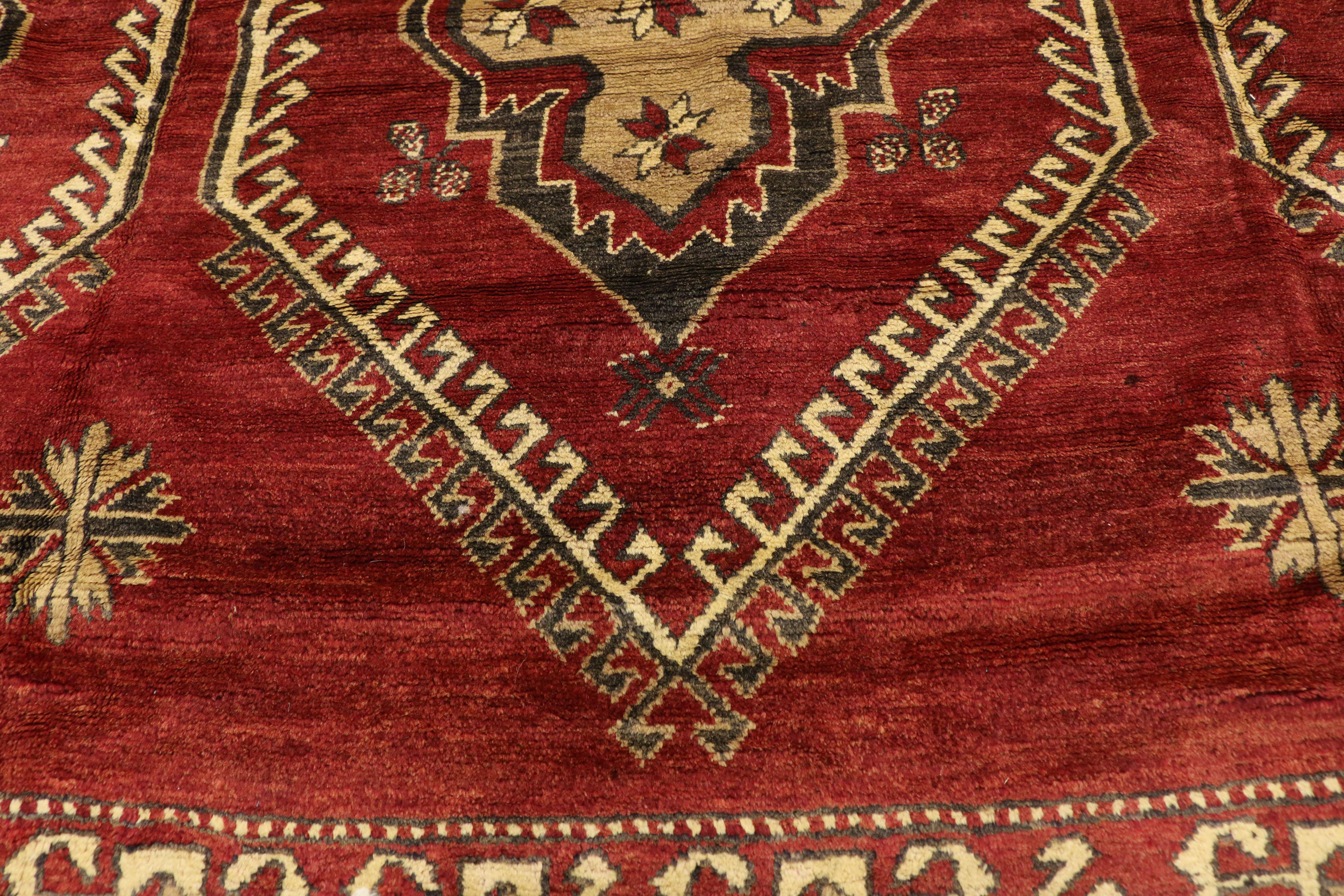 Vintage Turkish Oushak Rug with Modern Medieval Elizabethan Style In Good Condition For Sale In Dallas, TX
