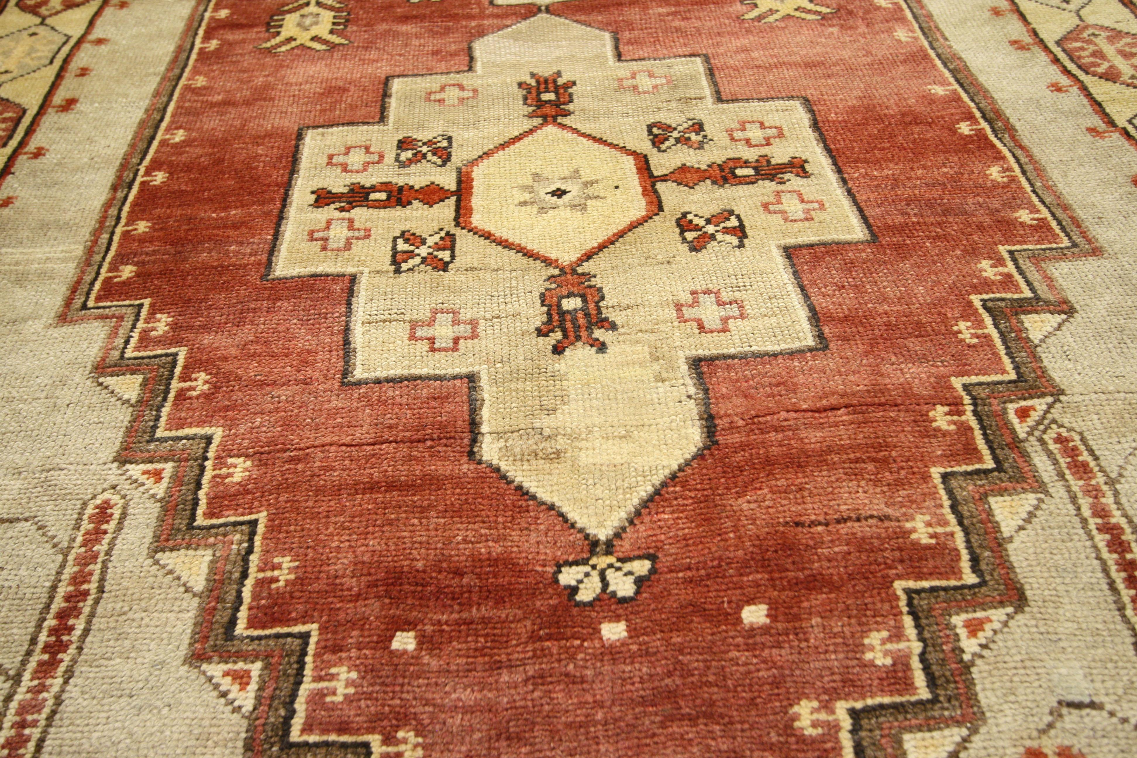 Vintage Turkish Oushak Rug with Mid-Century Modern Tribal Style In Good Condition For Sale In Dallas, TX