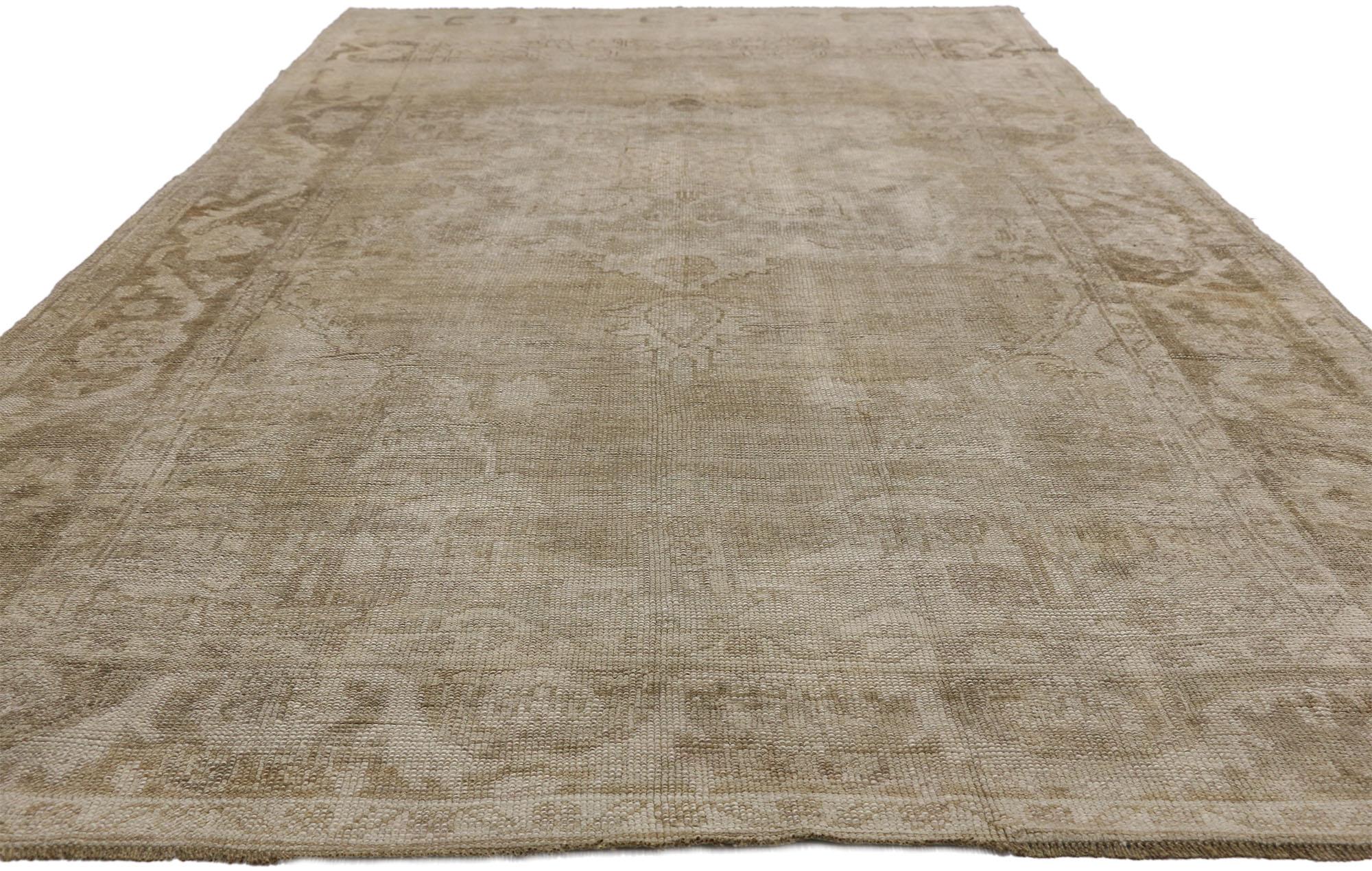 Turc Tapis turc vintage d'Oushak avec style Mission et romantisme français en vente