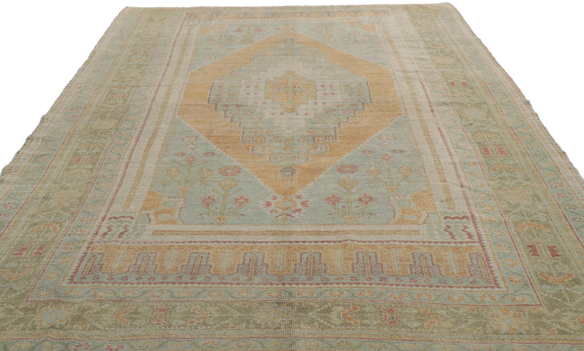 Vintage Turkish Oushak Rug Soft Earth-Tone Colors In Good Condition In Dallas, TX
