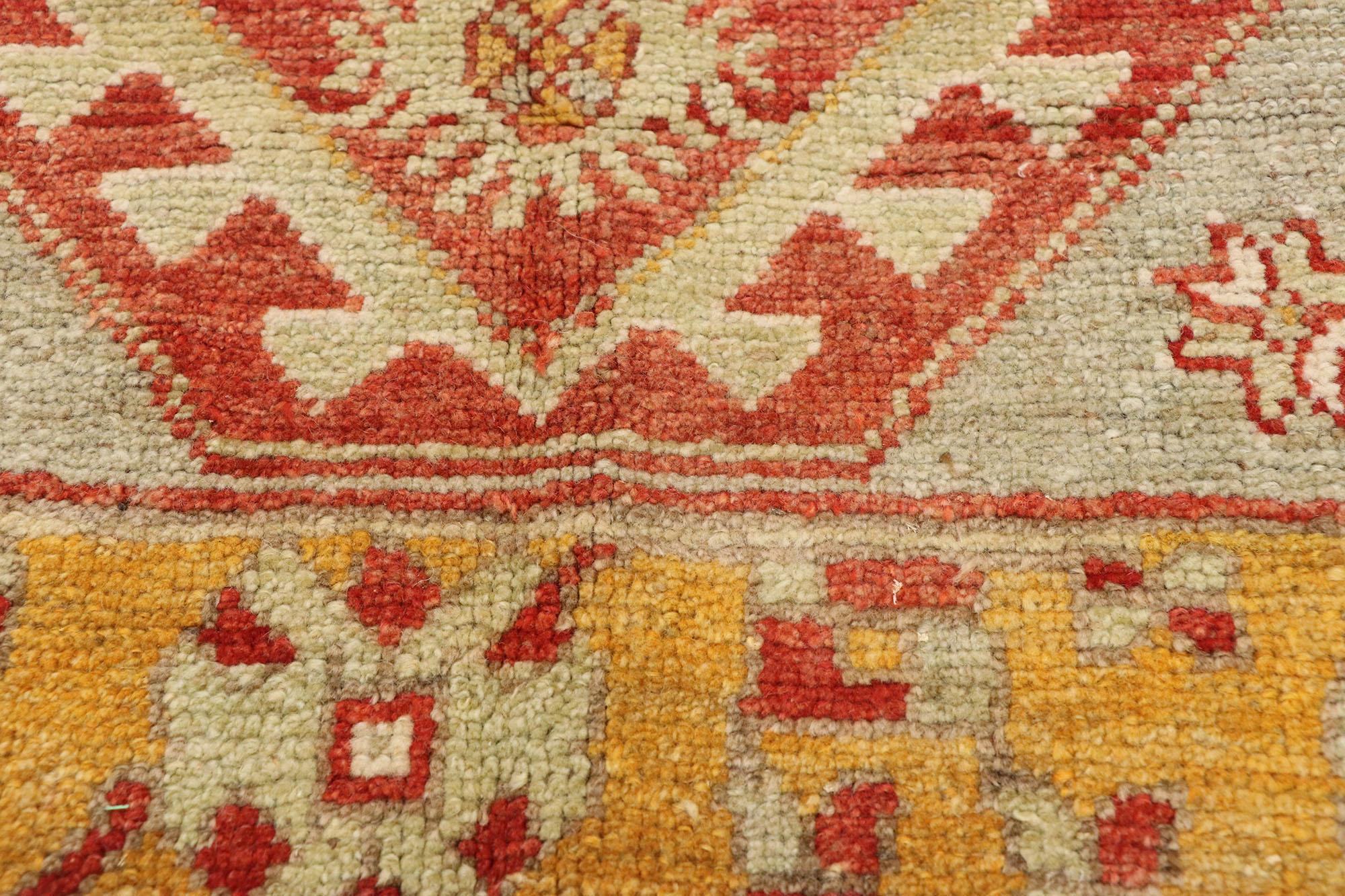 Annodato a mano Tappeto turco vintage Oushak con stile moderno nord-occidentale in vendita