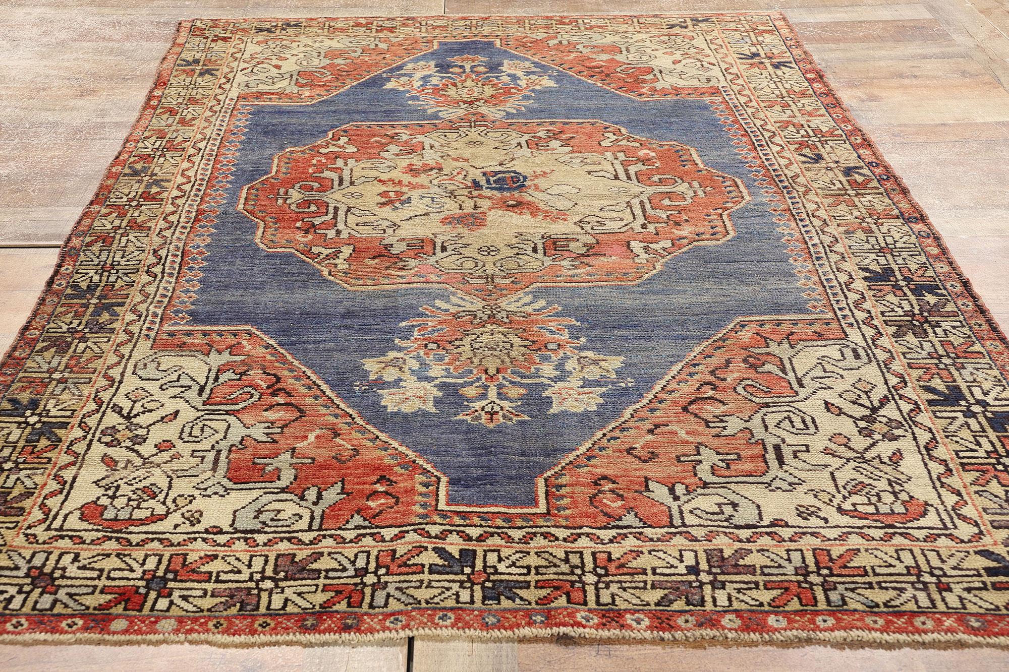 Tapis d'Oushak turc bleu vintage en vente 1