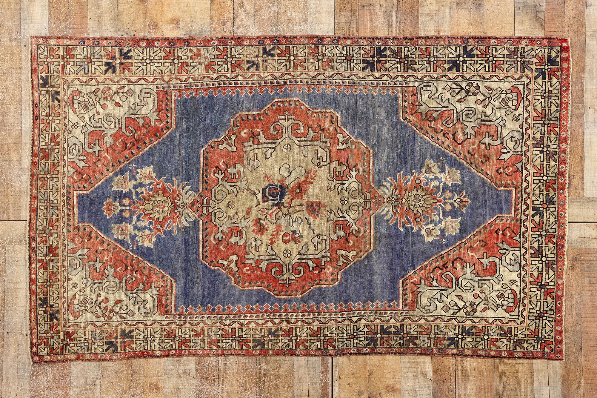 Tapis d'Oushak turc bleu vintage en vente 2