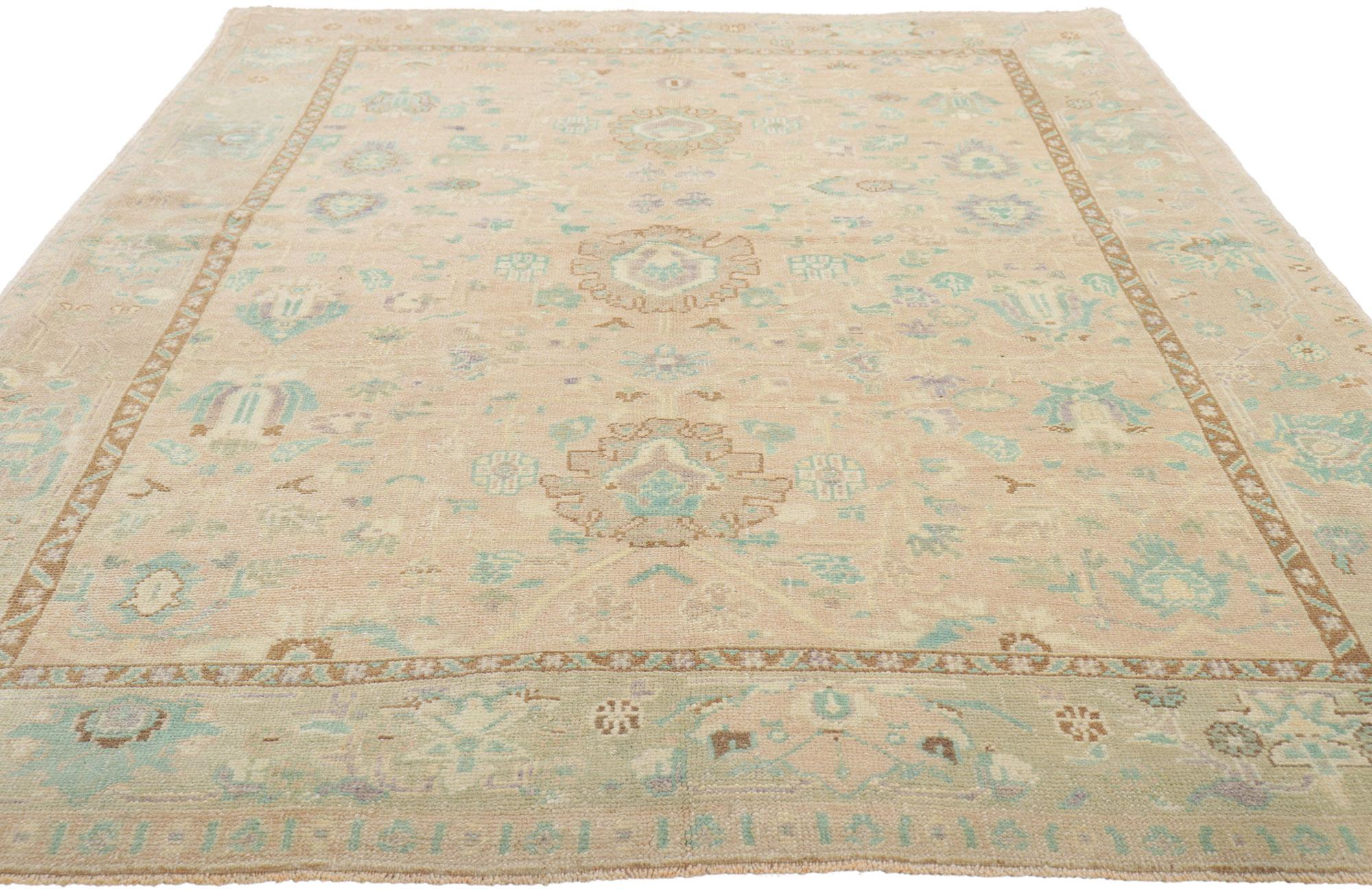 Vieux tapis turc Oushak avec style de cottage gustavien suédois en vente 4