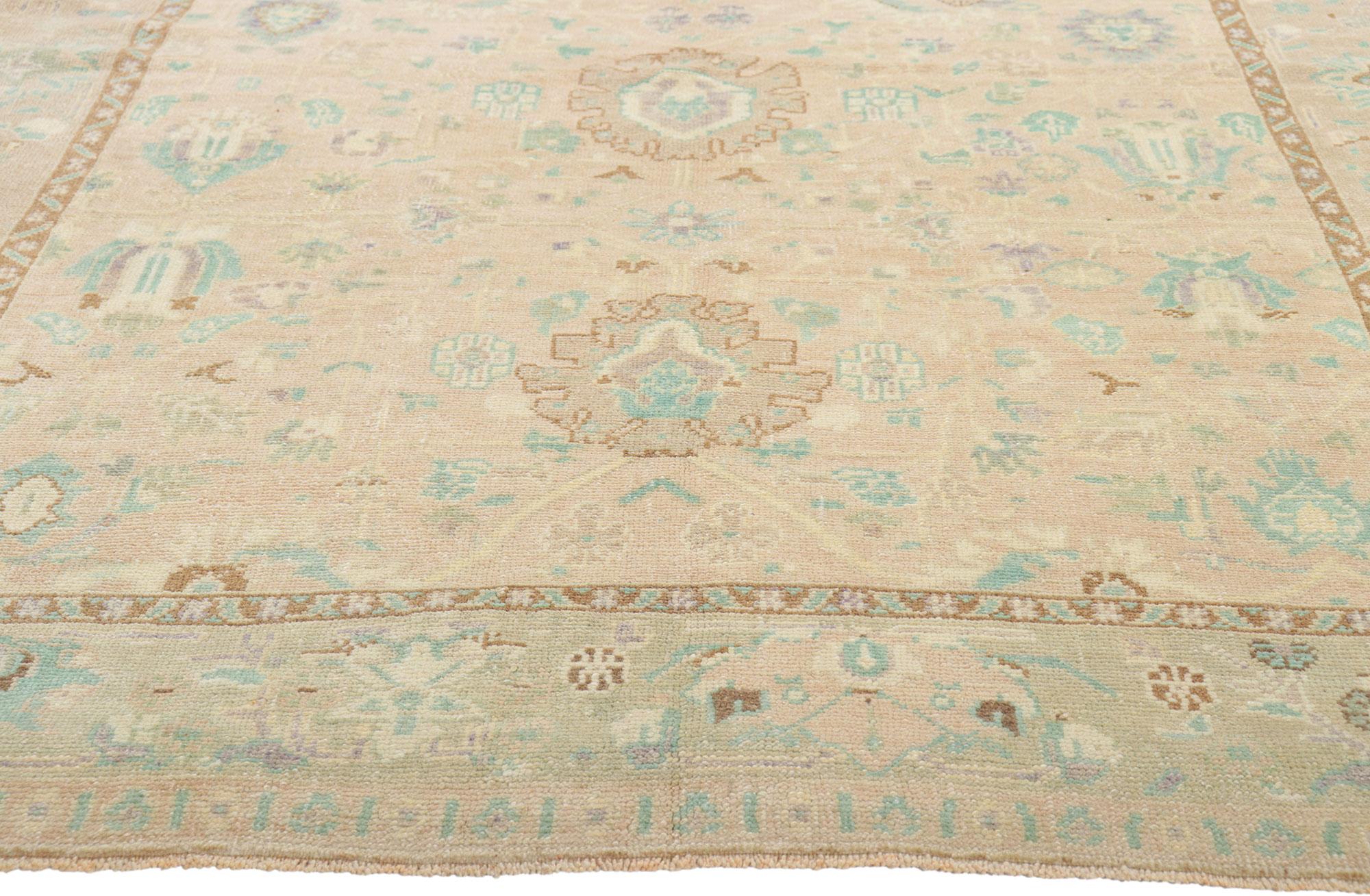 Vieux tapis turc Oushak avec style de cottage gustavien suédois en vente 7