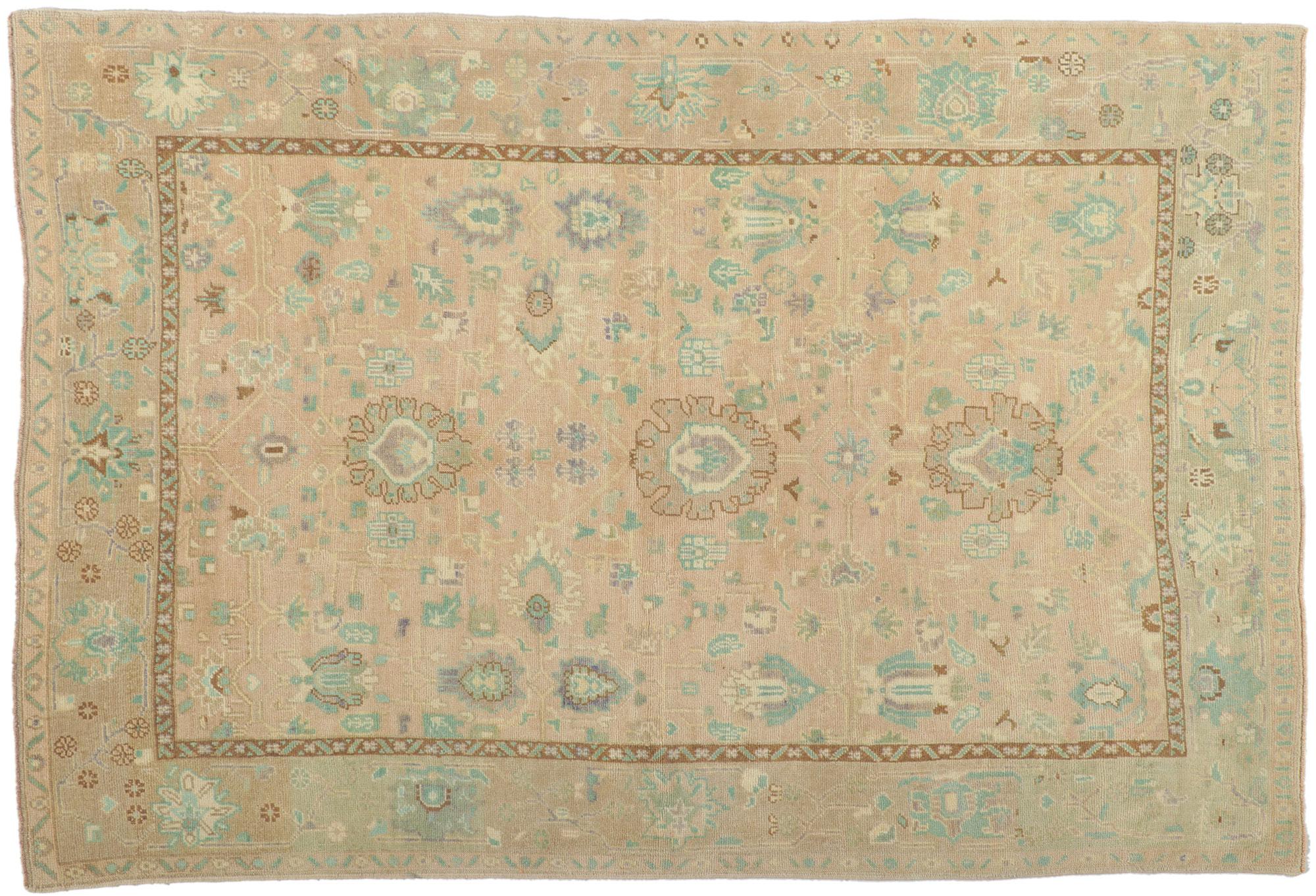 Vieux tapis turc Oushak avec style de cottage gustavien suédois en vente 2