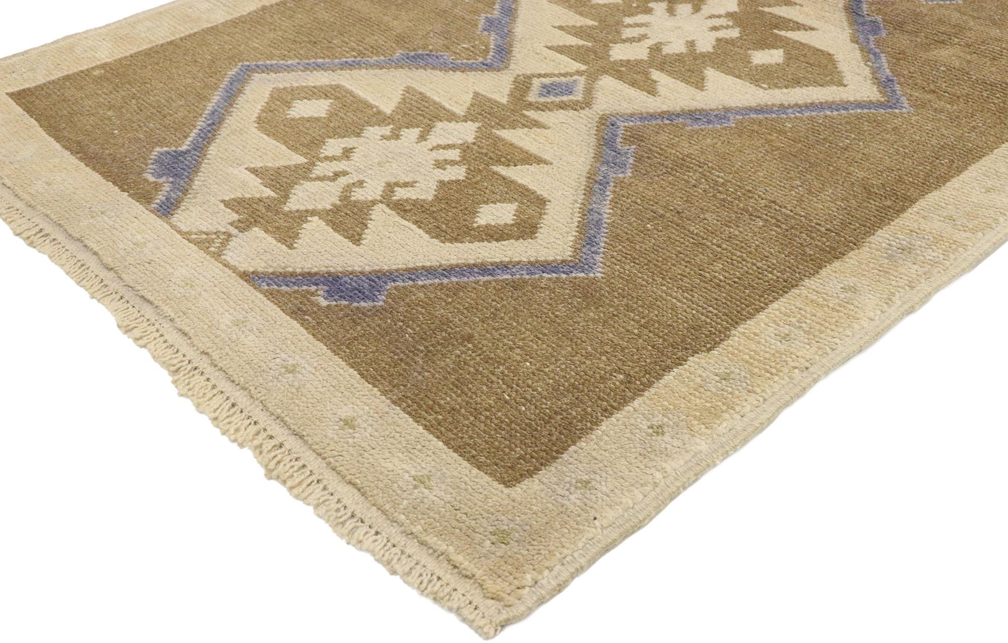 ​52088 Vintage Turkish Oushak Rug with Modern Bohemian Style 02'11 x 05'05. Warm and inviting with a splash of painted color, this hand-knotted wool vintage Turkish Oushak rug beautifully embodies a modern bohemian style. The abrashed tan and taupe