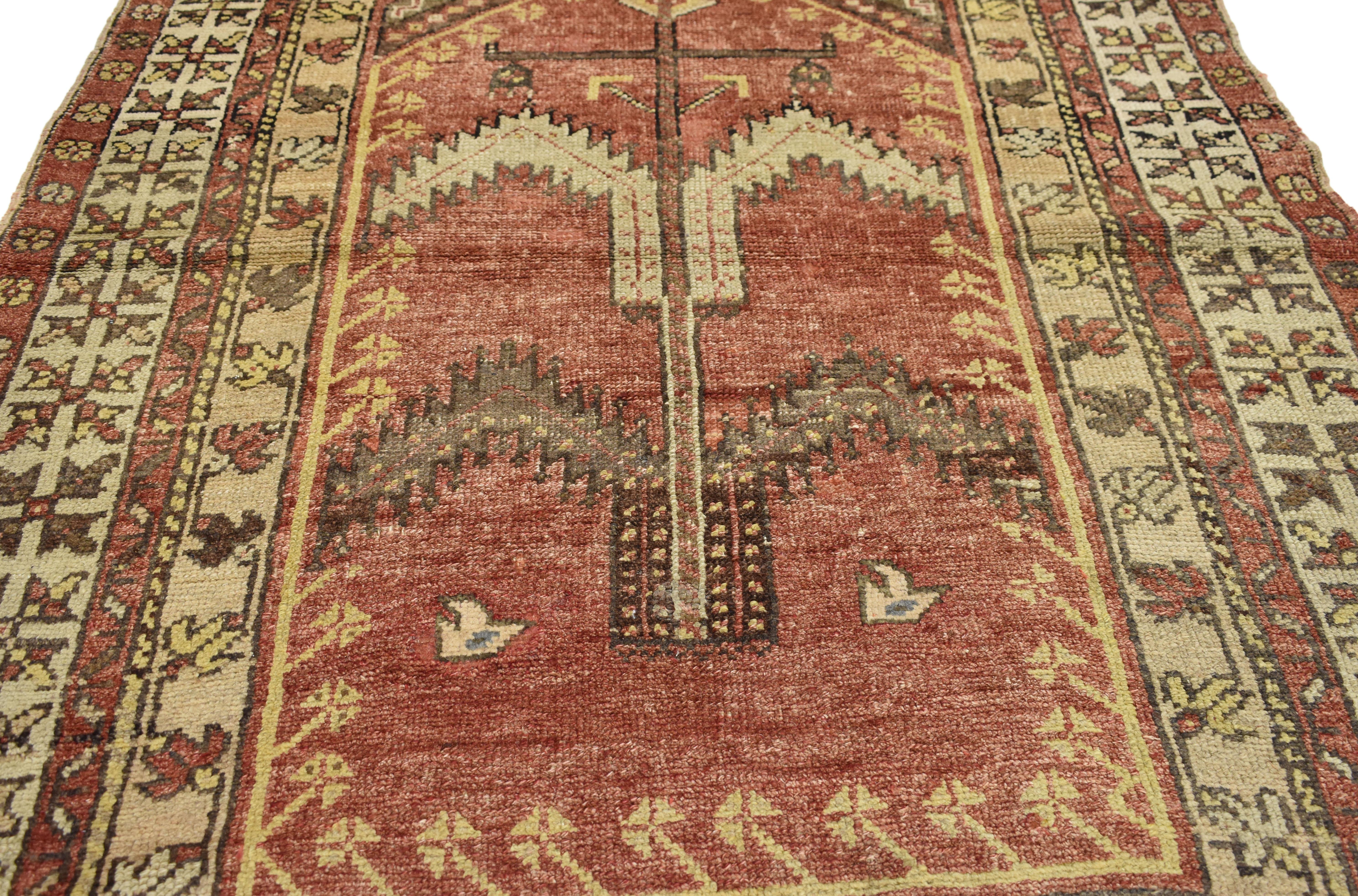 73941, vintage Turkish Oushak rug with modern tribal style, Turkish prayer rug. An elaborate Turkish design and modern tribal style creates a mesmerizing sense of well-balanced proportions in this hand-knotted wool vintage Turkish Oushak prayer rug.