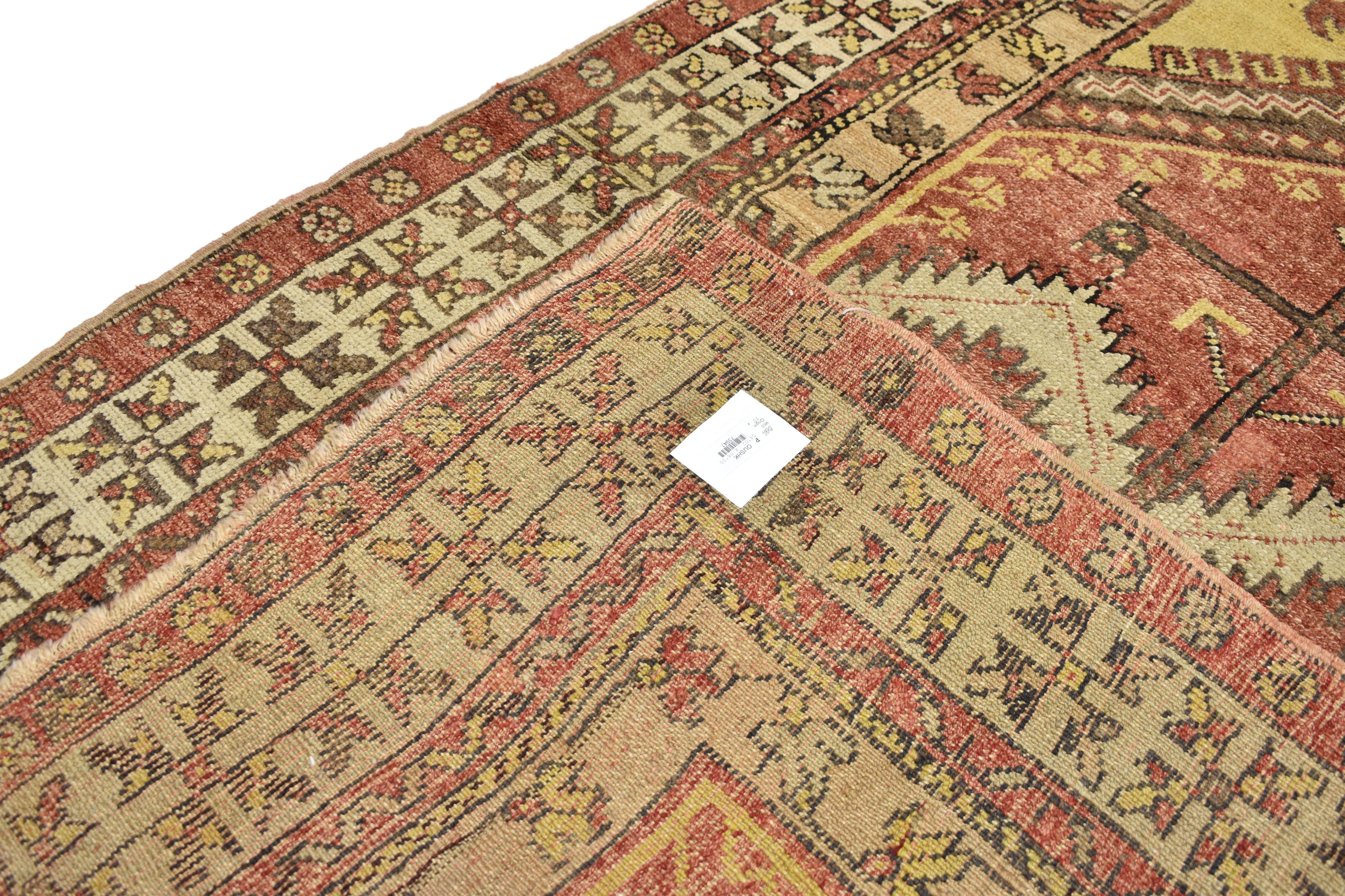 Vintage Turkish Oushak Rug with Modern Tribal Style, Turkish Prayer Rug In Good Condition For Sale In Dallas, TX
