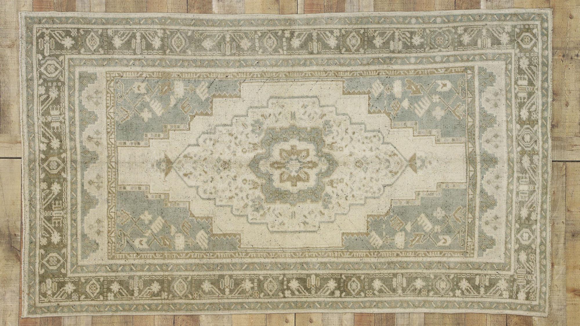 Türkischer Oushak-Teppich im modernistischen Chippendale-Stil, Vintage im Angebot 1