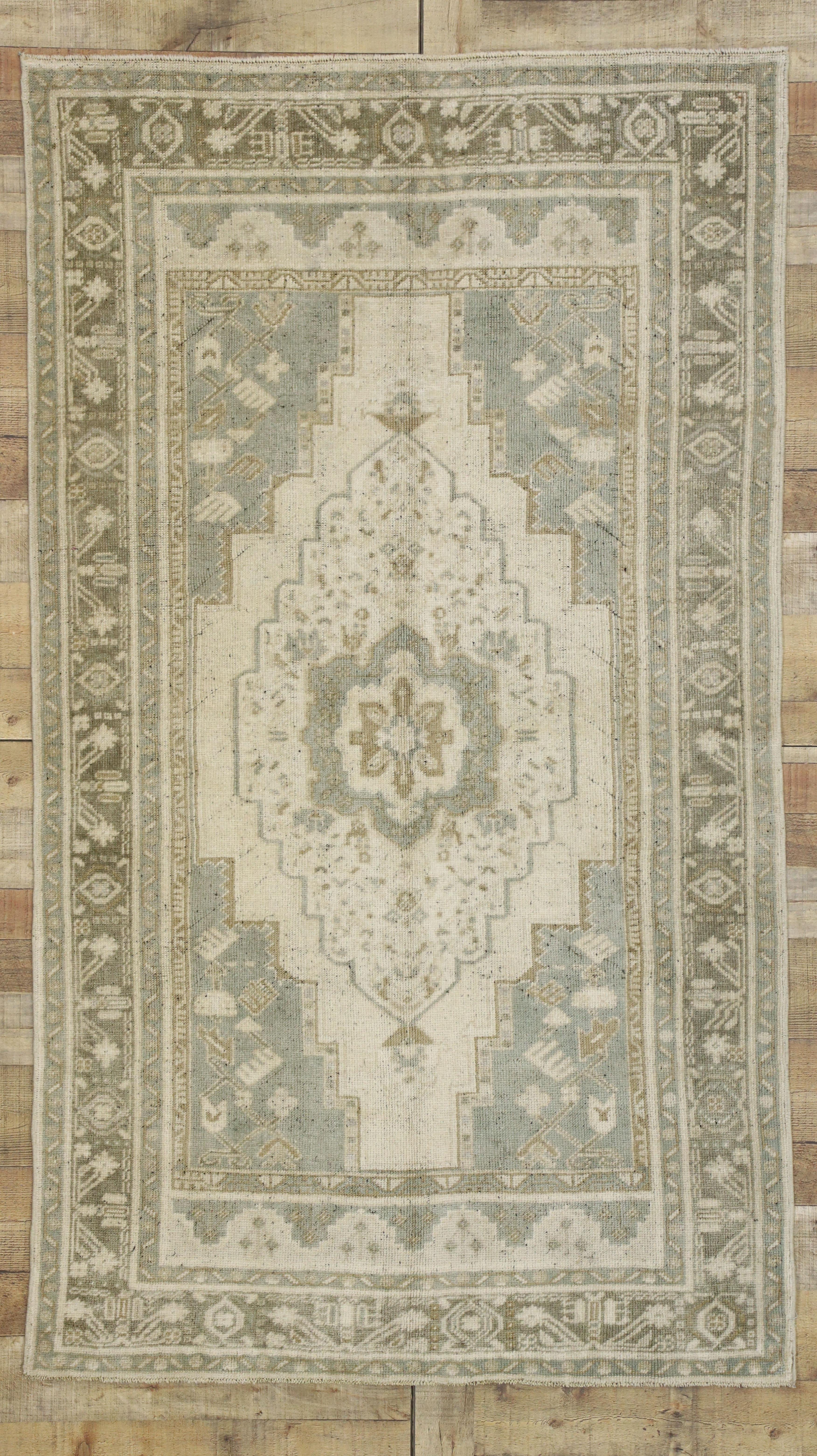 Türkischer Oushak-Teppich im modernistischen Chippendale-Stil, Vintage im Angebot 2