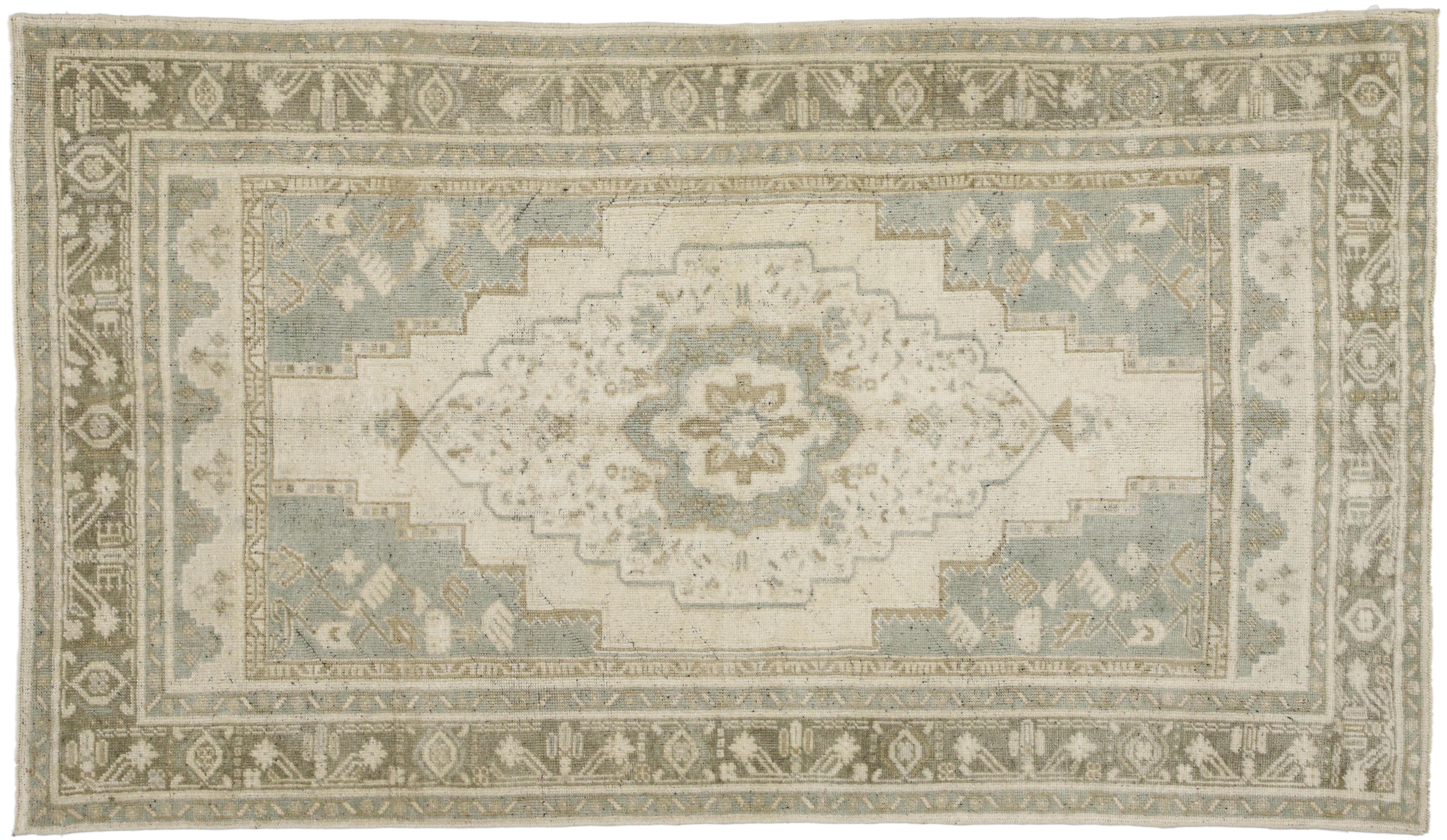 Türkischer Oushak-Teppich im modernistischen Chippendale-Stil, Vintage im Angebot 3