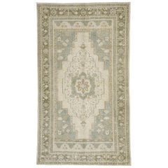 Tappeto turco vintage Oushak con stile modernista Chippendale