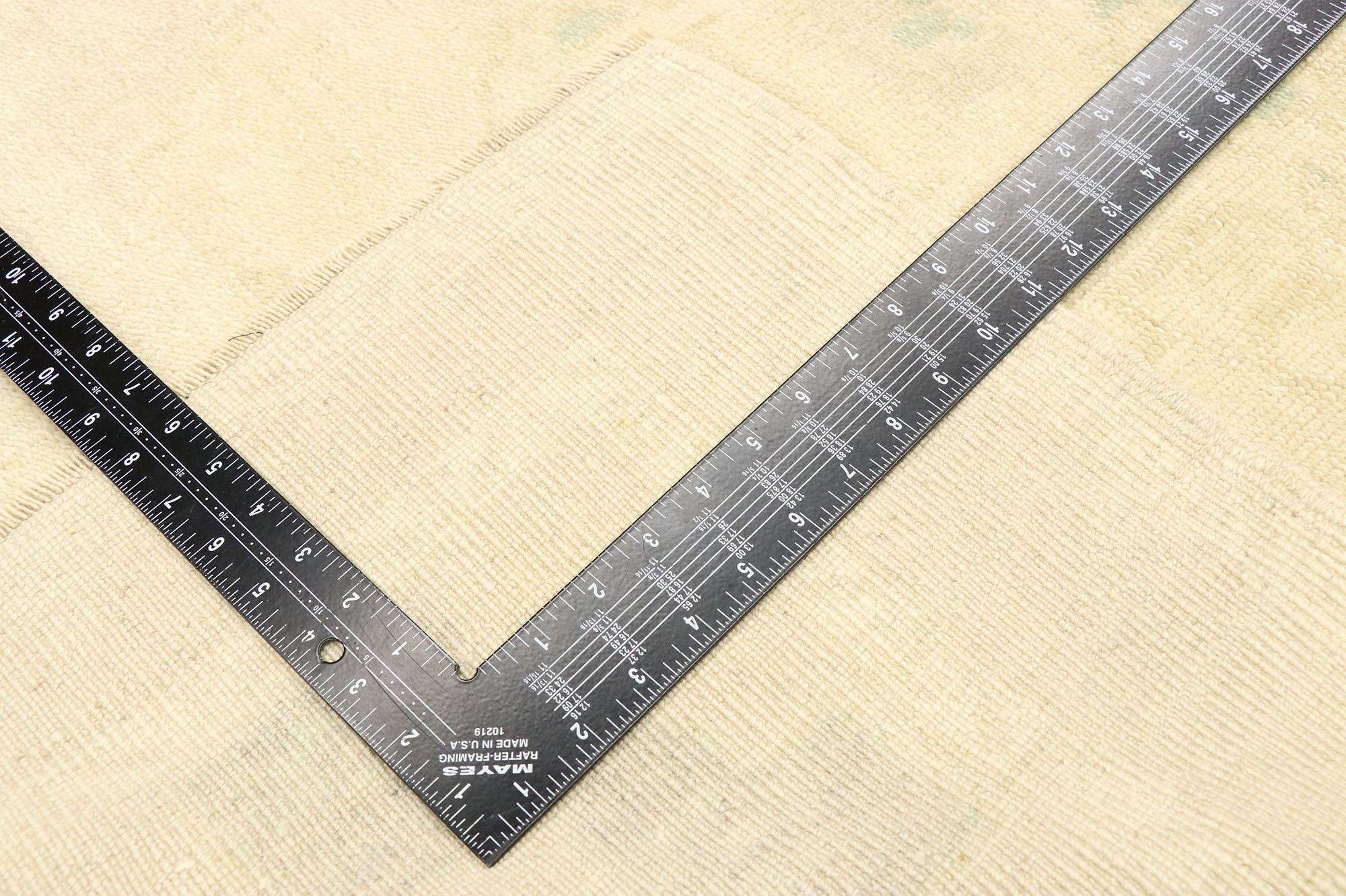 Türkischer Oushak-Teppich im internationalen Stil mit monochromem, minimalistischem, internationalem Stil (20. Jahrhundert) im Angebot
