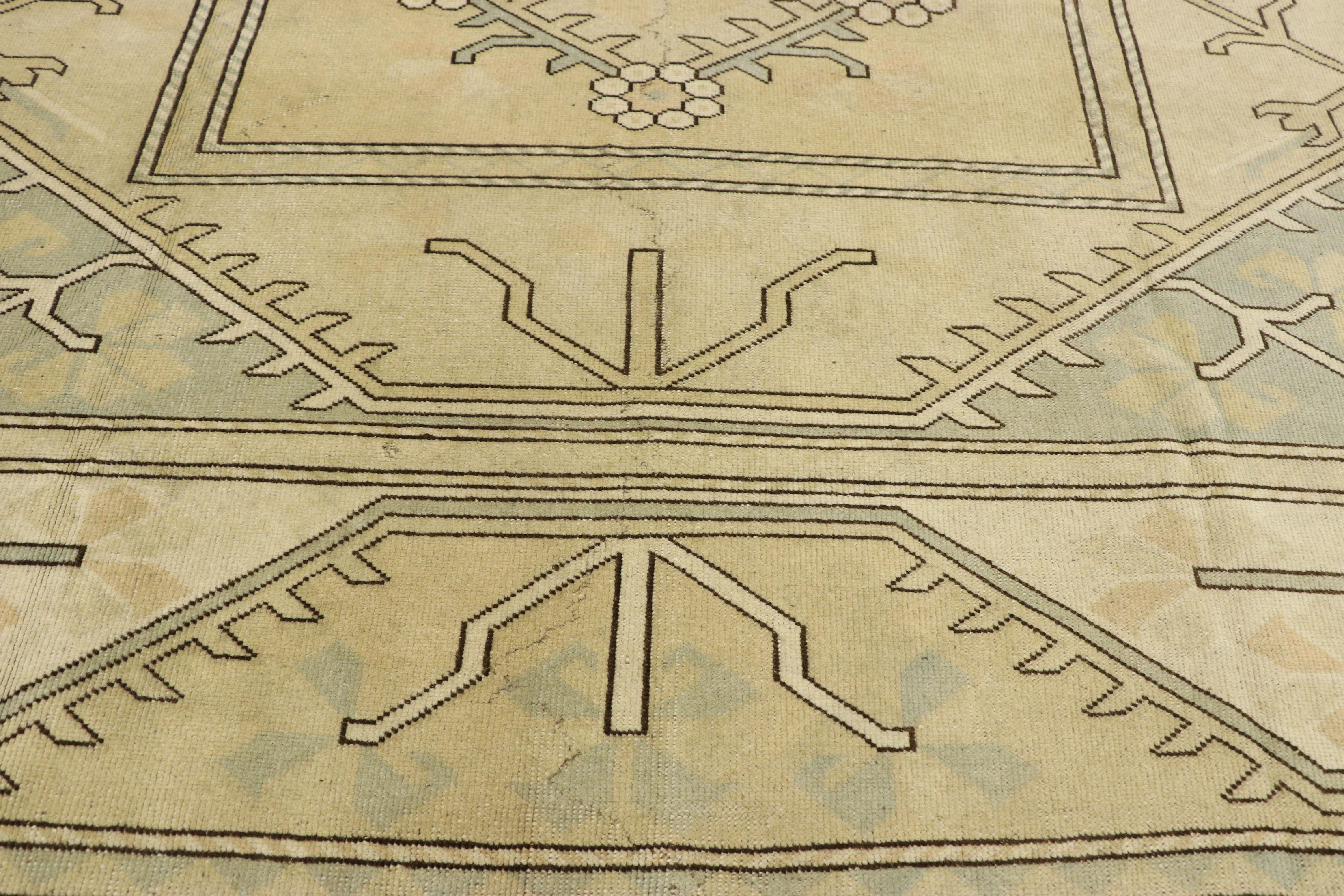 Vintage Turkish Oushak Rug In Good Condition In Dallas, TX