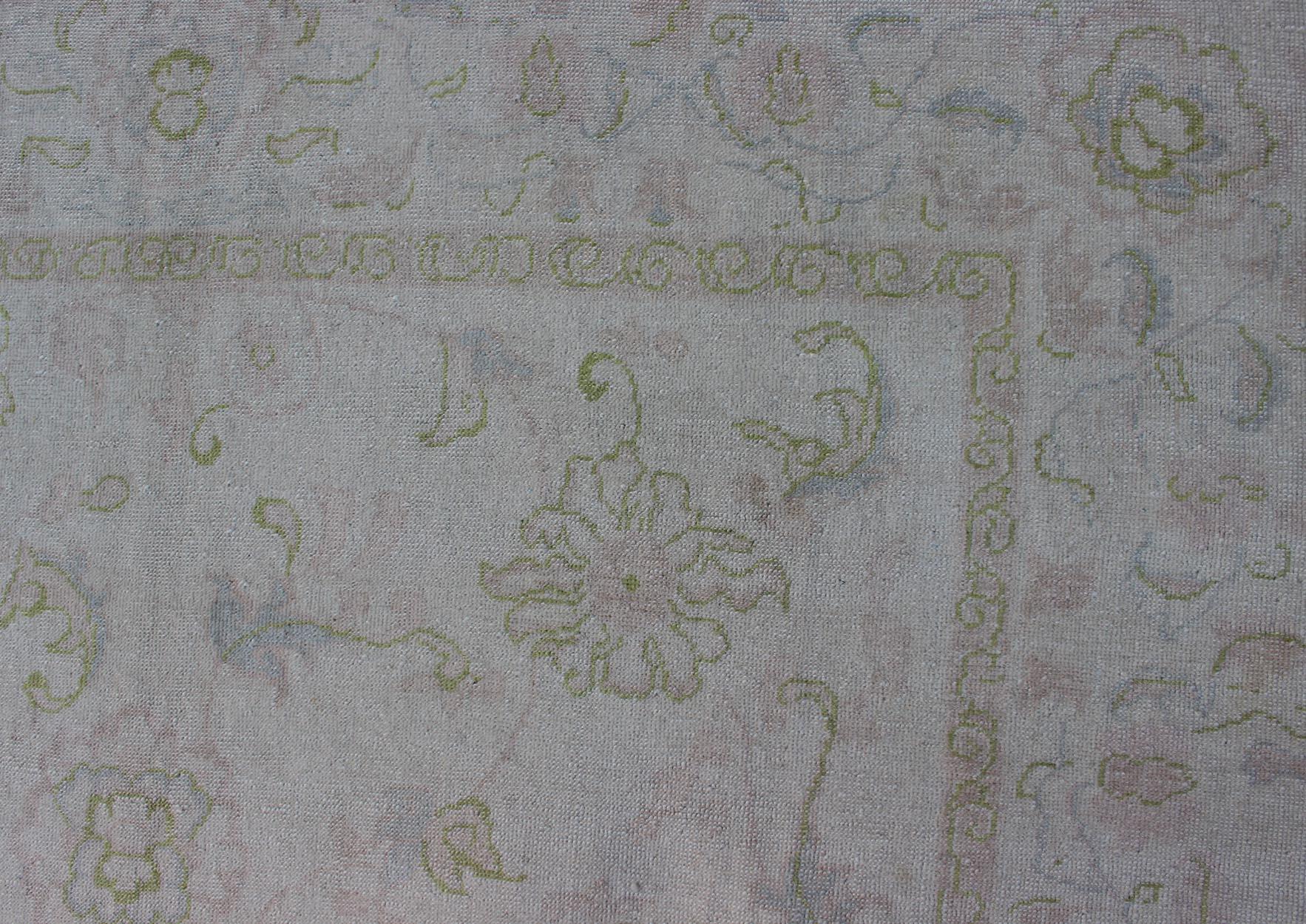Tappeto Oushak turco d'epoca con fondo avorio pallido e morbida salvia, Blush 6'8 x 9'3 in vendita 2