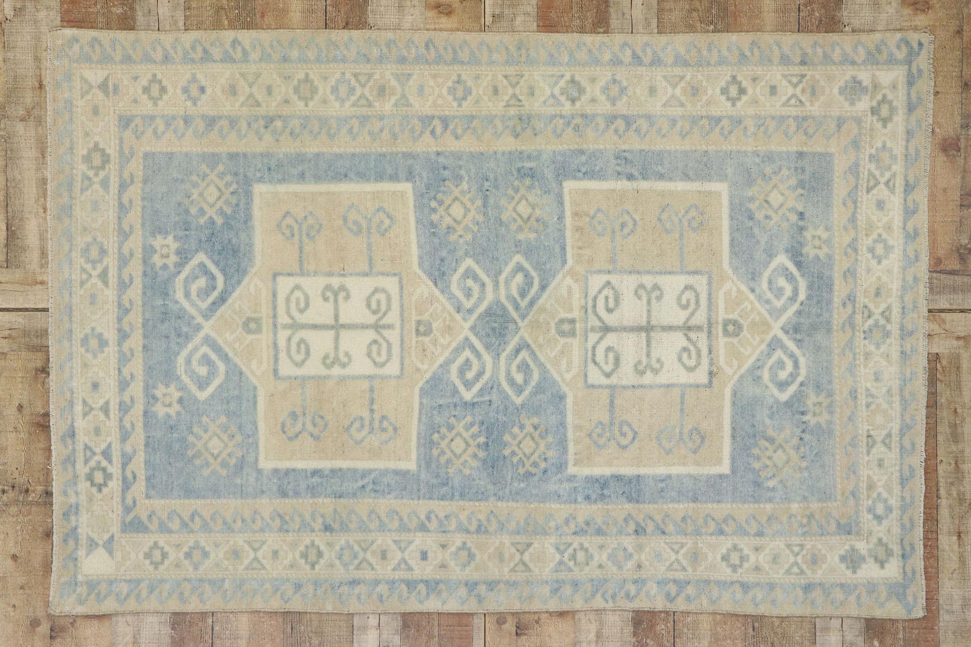 Vintage Turkish Oushak Rug with Relaxed Coastal Style For Sale 2