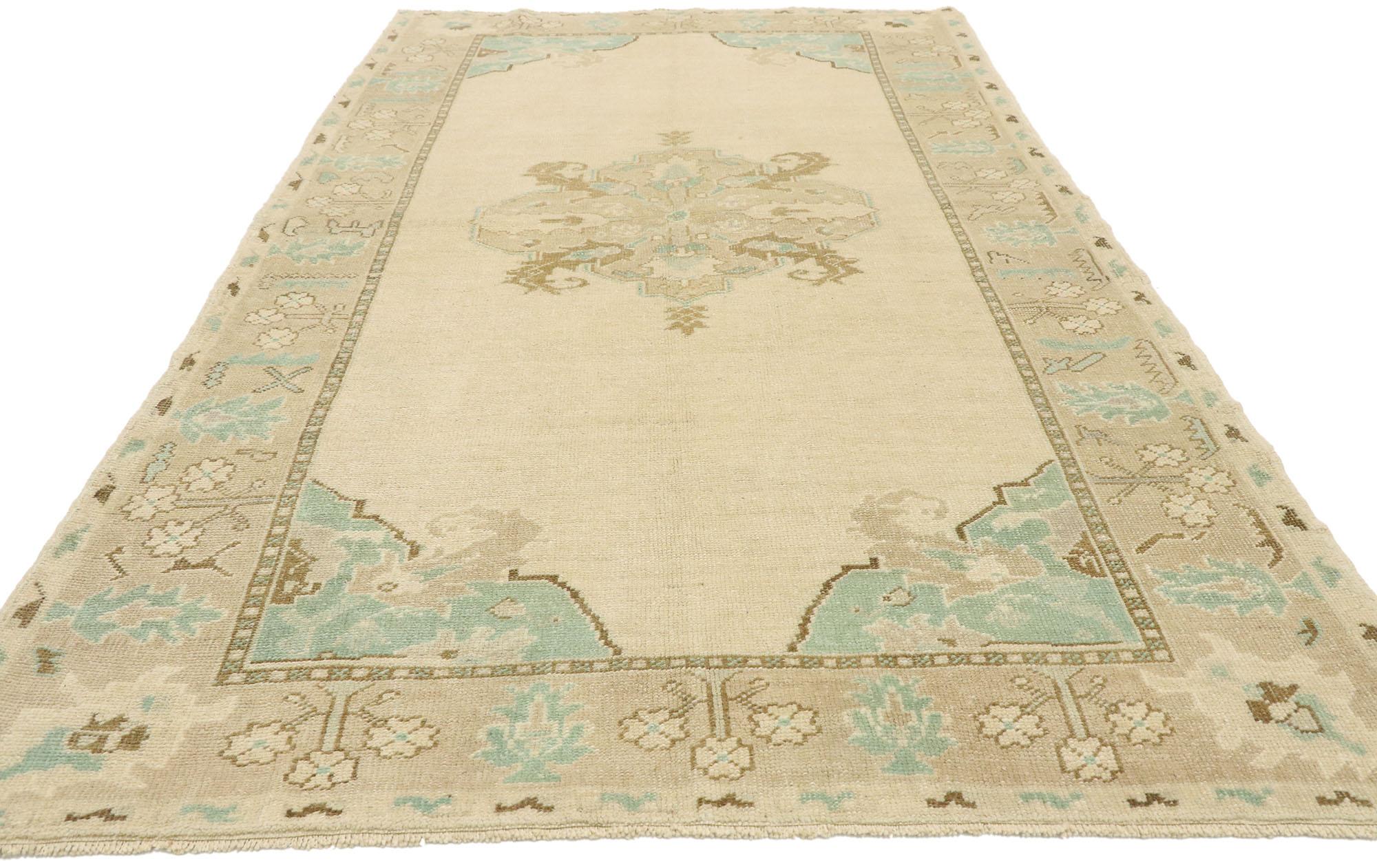 Turco Tappeto turco vintage Oushak con stile romantico da cottage francese georgiano in vendita