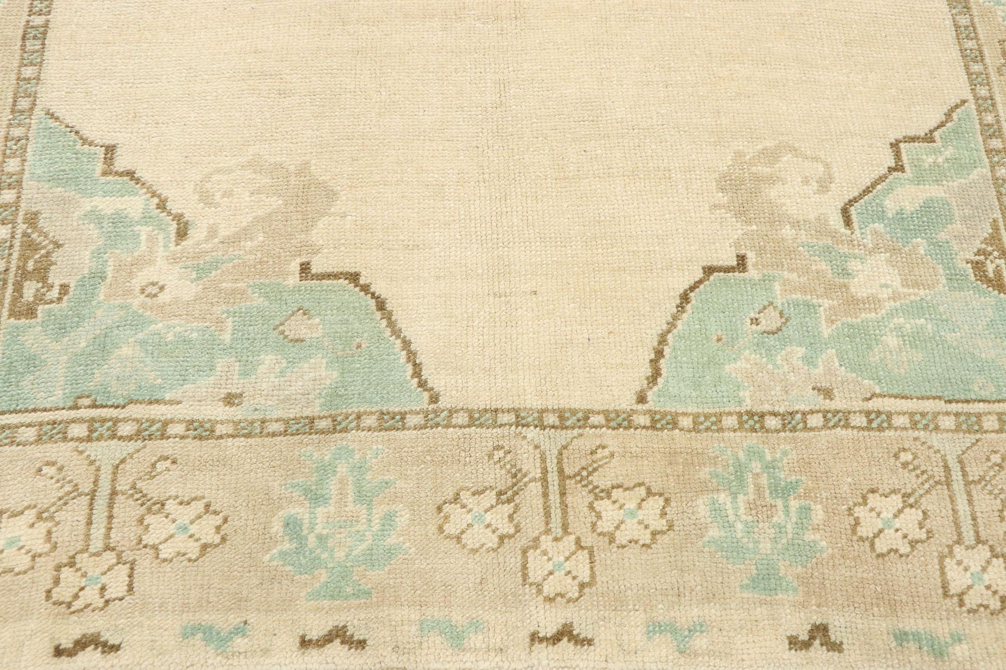 Annodato a mano Tappeto turco vintage Oushak con stile romantico da cottage francese georgiano in vendita